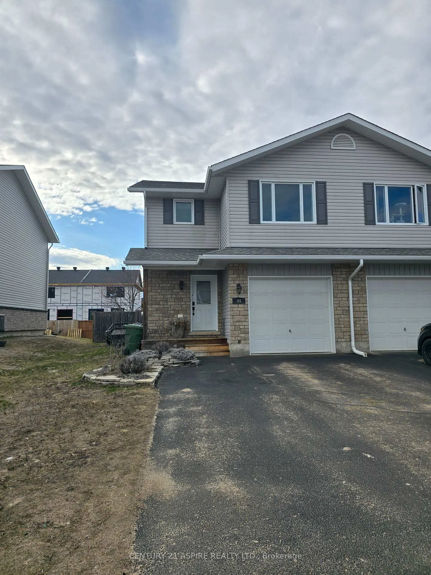 Photo 1 of 44 Winston Avenue, Petawawa — HOMEH