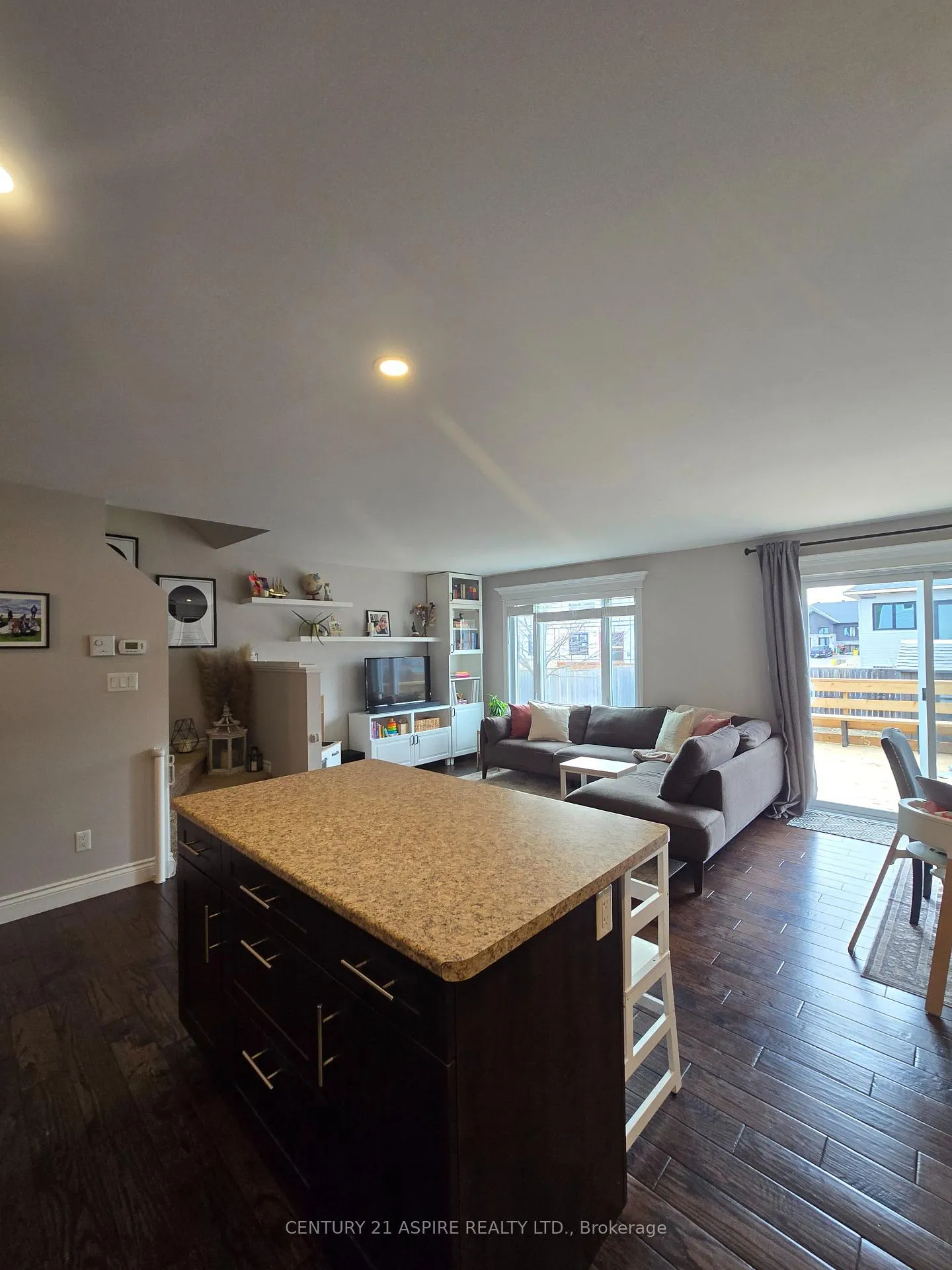Photo 4 of 44 Winston Avenue, Petawawa — HOMEH