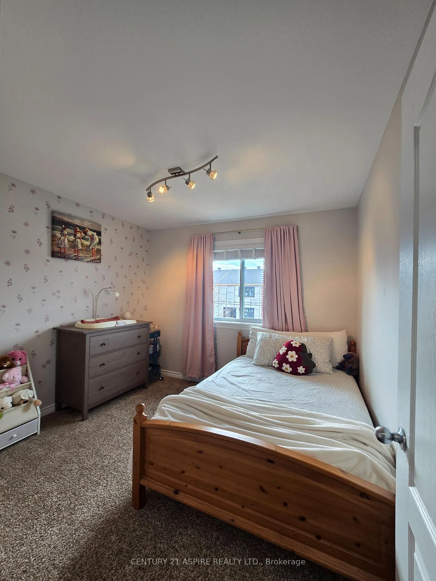 Photo 10 of 44 Winston Avenue, Petawawa — HOMEH