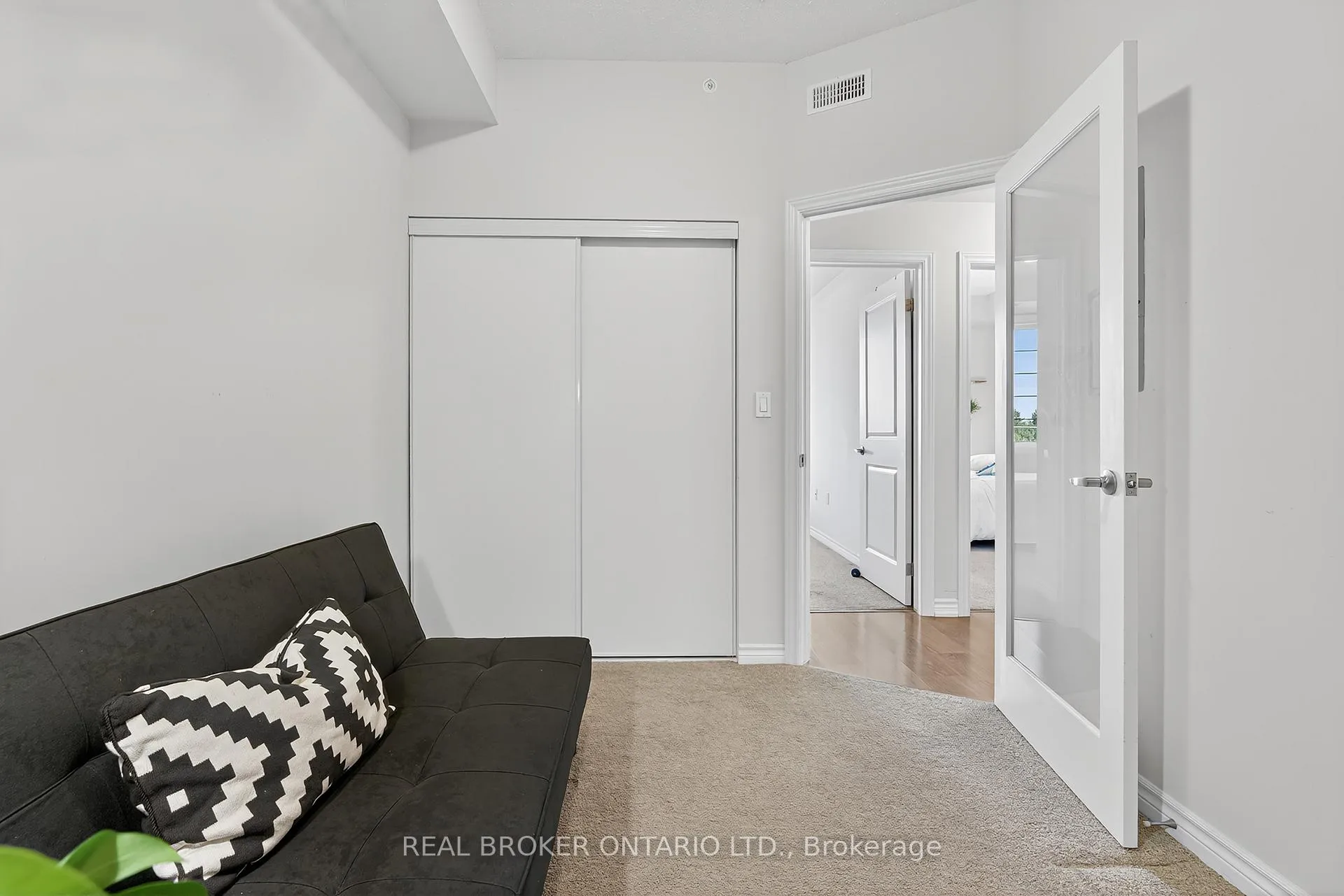 Photo 21 of Unit 403, 1083 Gordon Street, Guelph, Kortright West — HOMEH