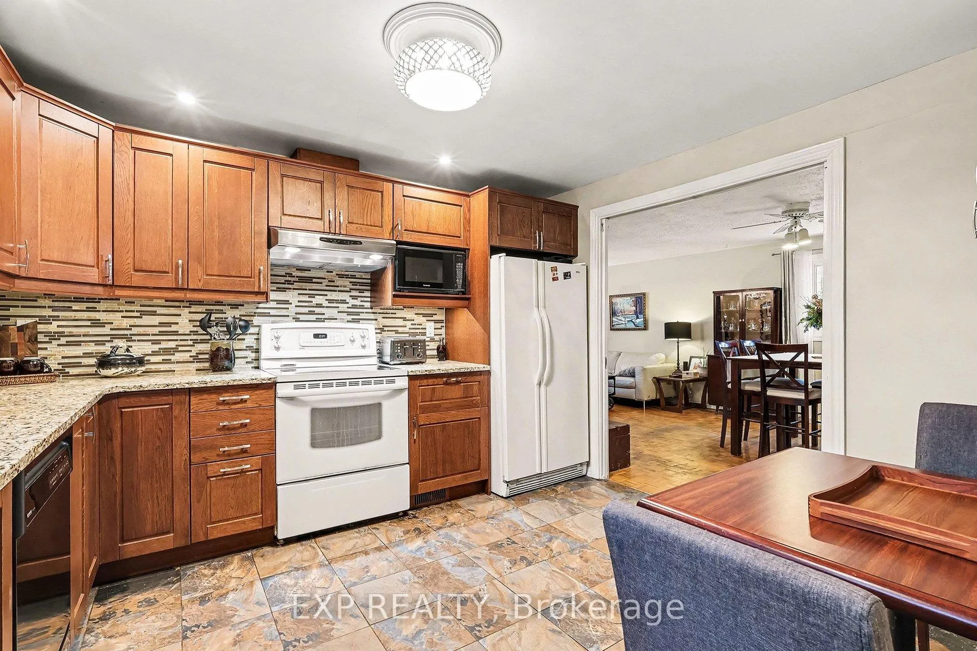 Photo 8 of 15 Wedgewood Crescent, Ottawa, Blackburn Hamlet — HOMEH