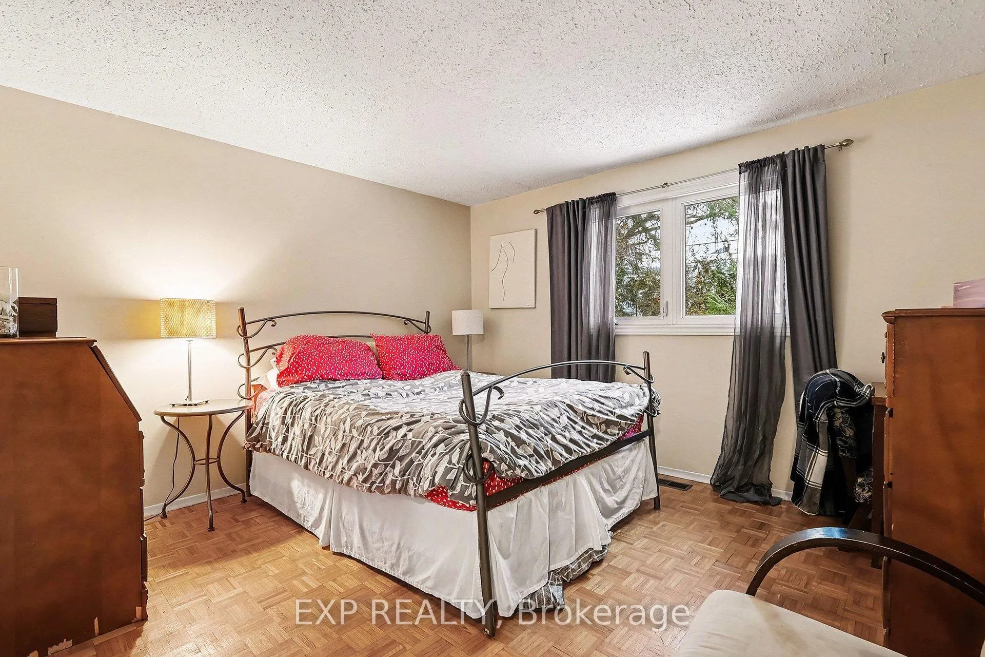 Photo 11 of 15 Wedgewood Crescent, Ottawa, Blackburn Hamlet — HOMEH