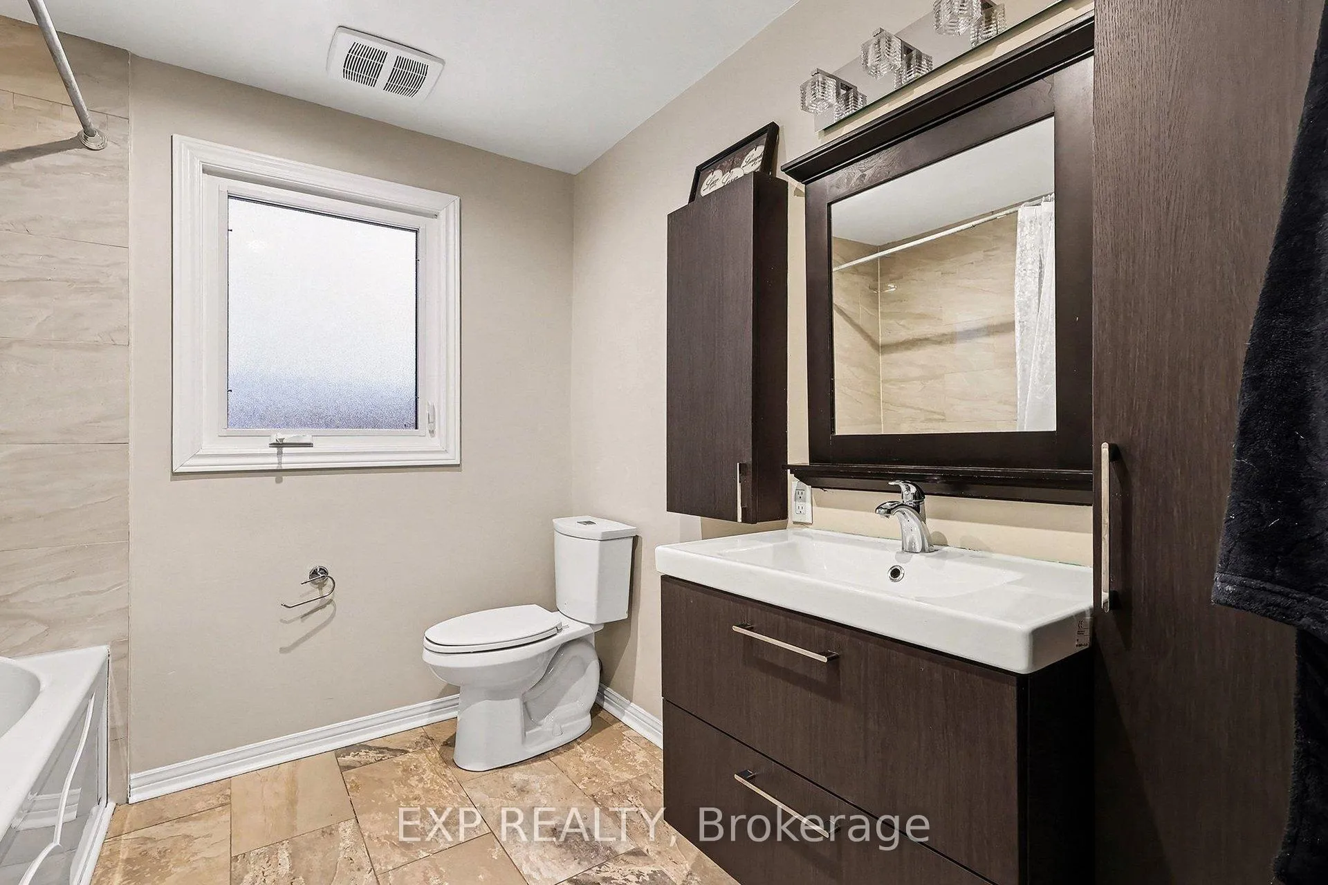 Photo 14 of 15 Wedgewood Crescent, Ottawa, Blackburn Hamlet — HOMEH