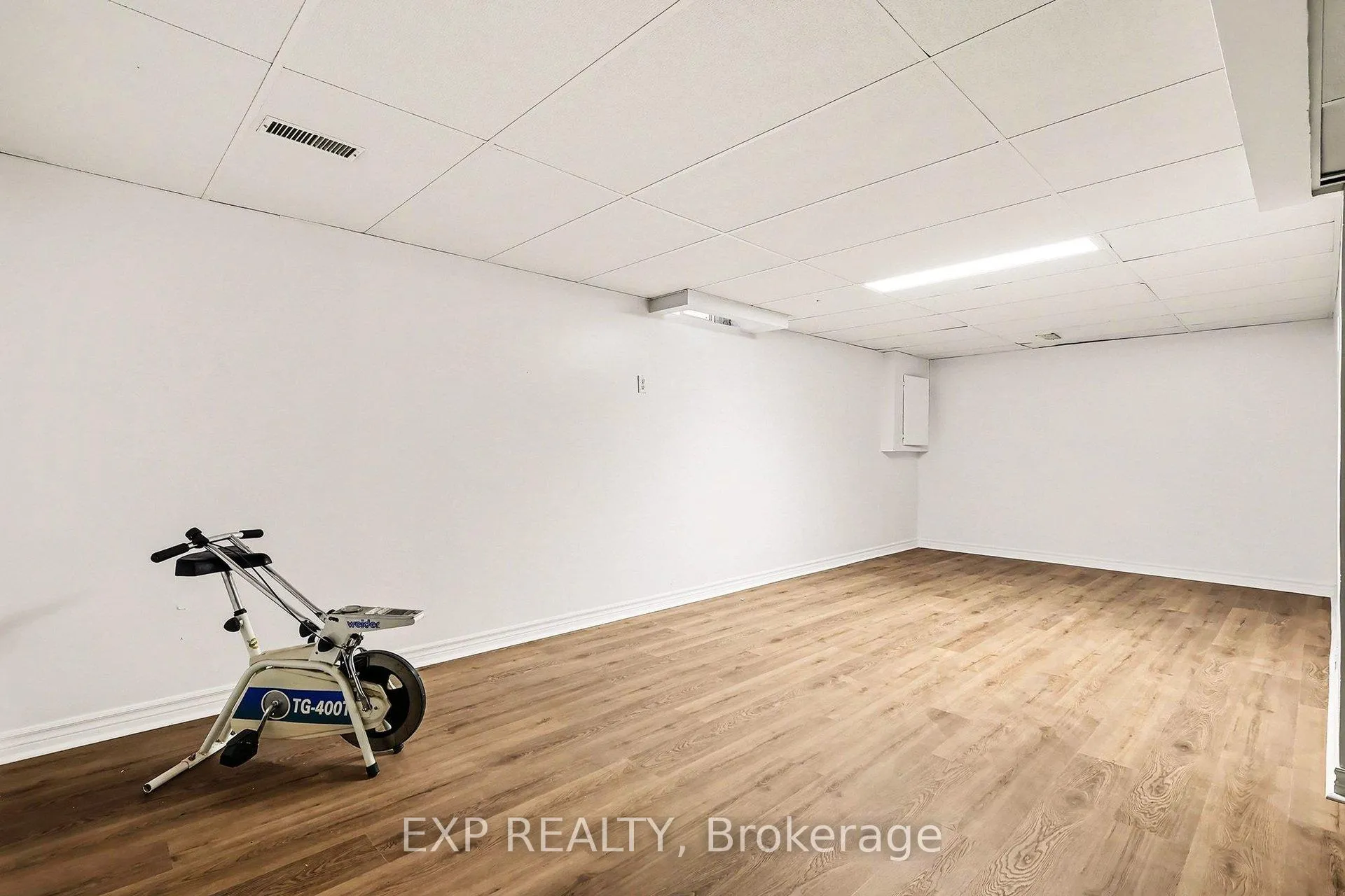 Photo 16 of 15 Wedgewood Crescent, Ottawa, Blackburn Hamlet — HOMEH