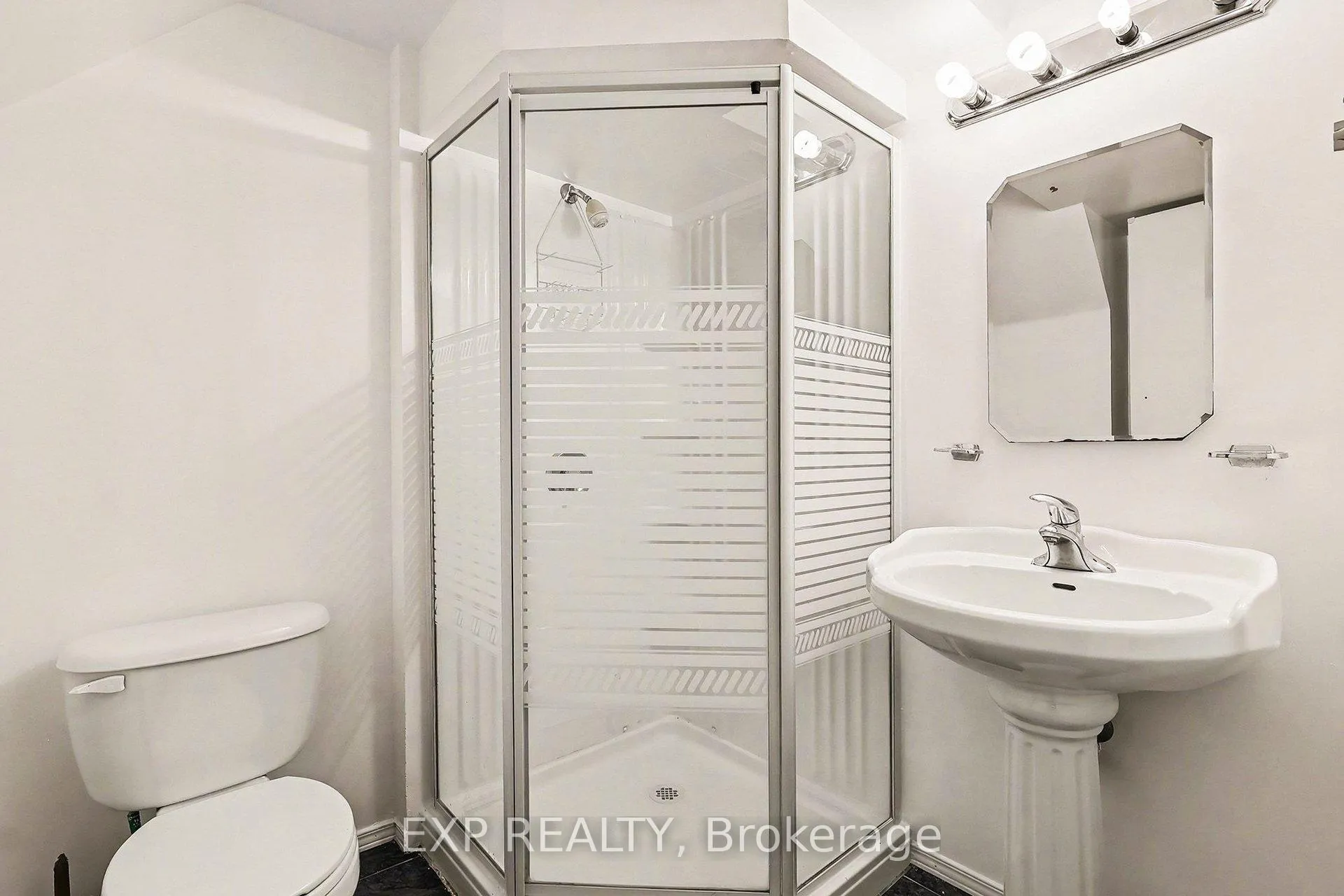 Photo 17 of 15 Wedgewood Crescent, Ottawa, Blackburn Hamlet — HOMEH