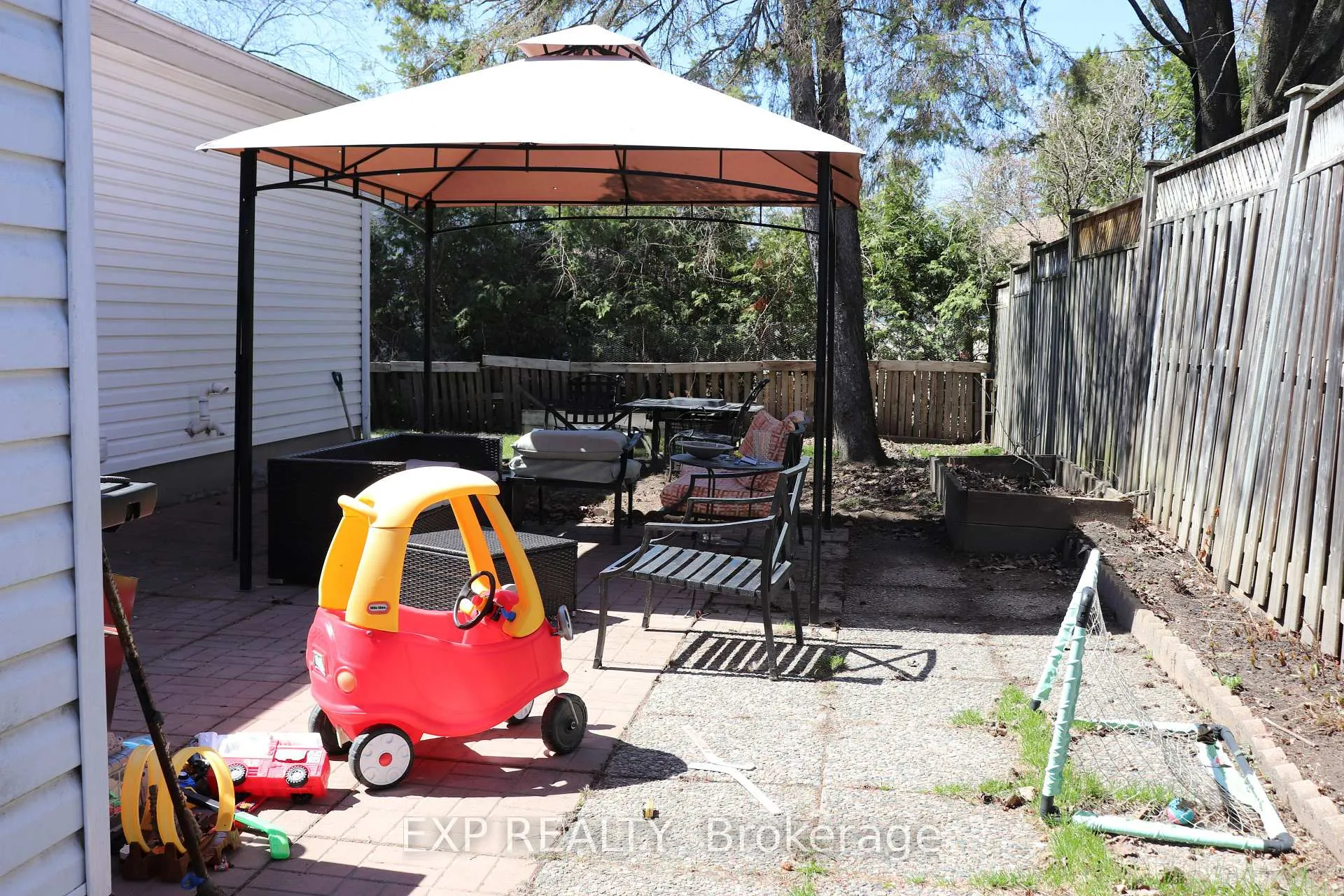 Photo 18 of 15 Wedgewood Crescent, Ottawa, Blackburn Hamlet — HOMEH