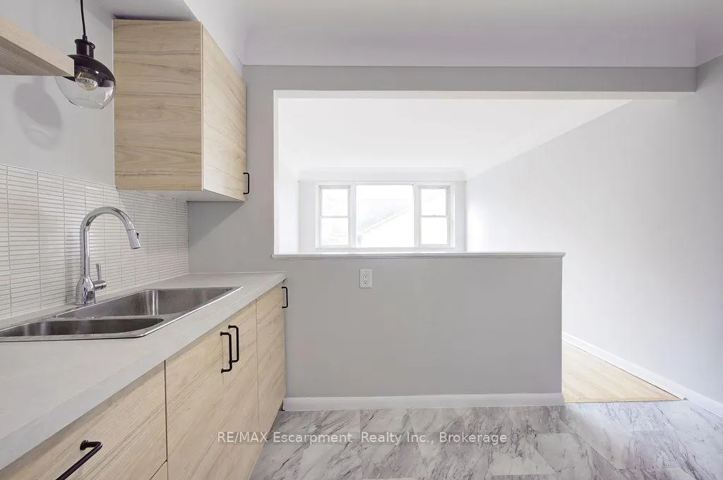 Photo 6 of Unit 204, 830 Robinson Street, Burlington, Brant — HOMEH
