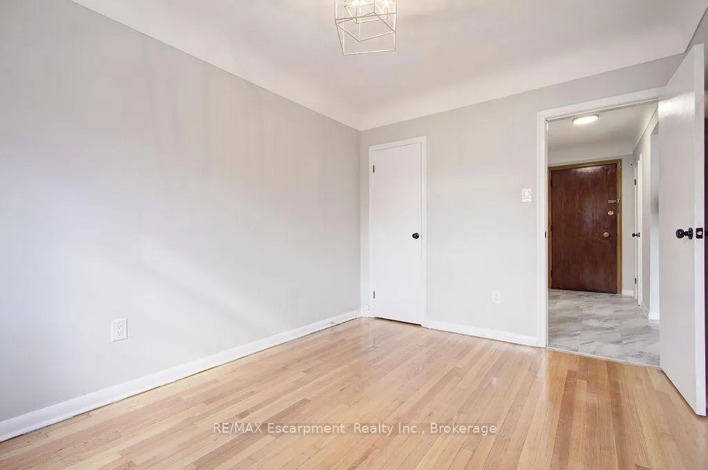 Photo 10 of Unit 204, 830 Robinson Street, Burlington, Brant — HOMEH