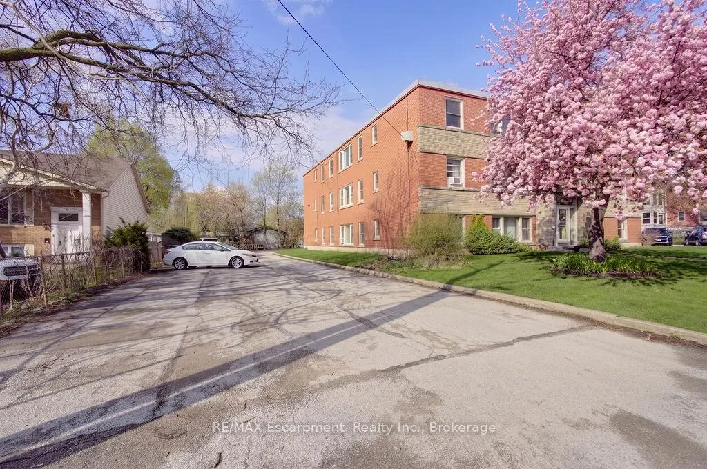 Photo 17 of Unit 204, 830 Robinson Street, Burlington, Brant — HOMEH