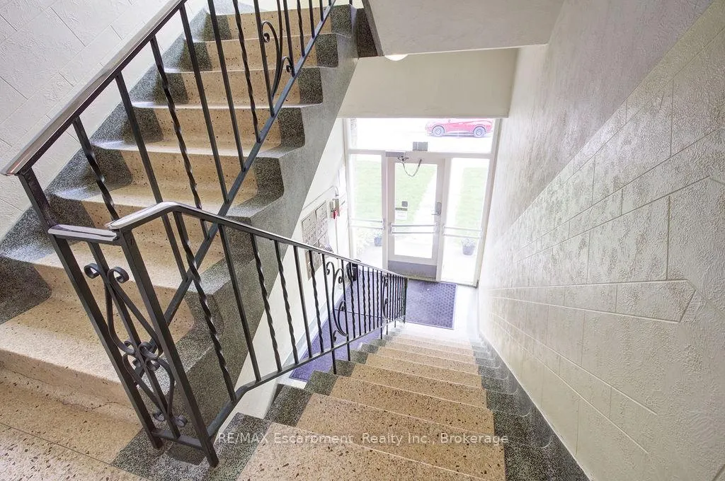 Photo 18 of Unit 204, 830 Robinson Street, Burlington, Brant — HOMEH