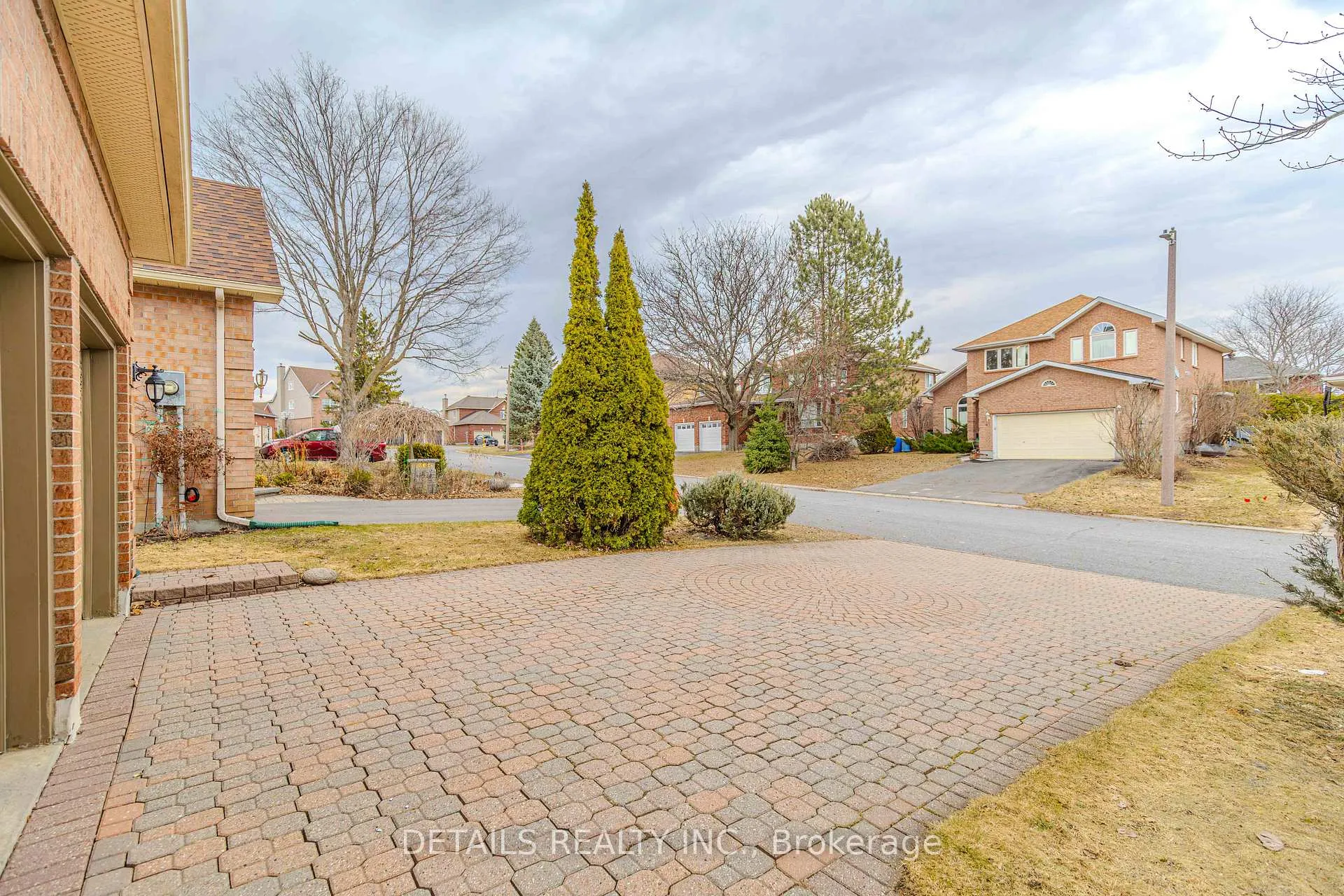 Photo 3 of 42 Rosenfeld Crescent, Ottawa, Kanata - Kanata Lakes/Heritage Hills — HOMEH