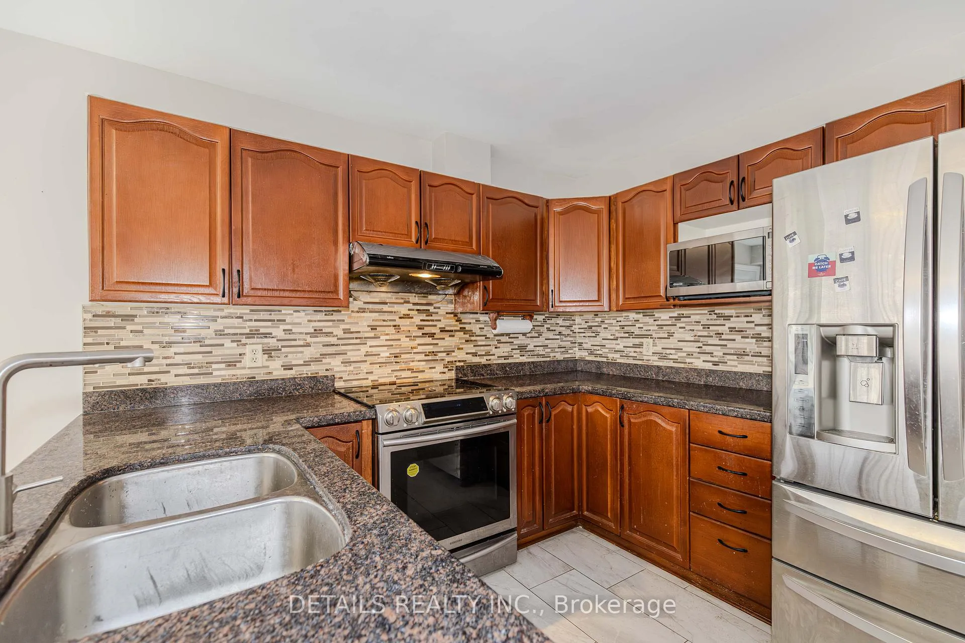 Photo 9 of 42 Rosenfeld Crescent, Ottawa, Kanata - Kanata Lakes/Heritage Hills — HOMEH