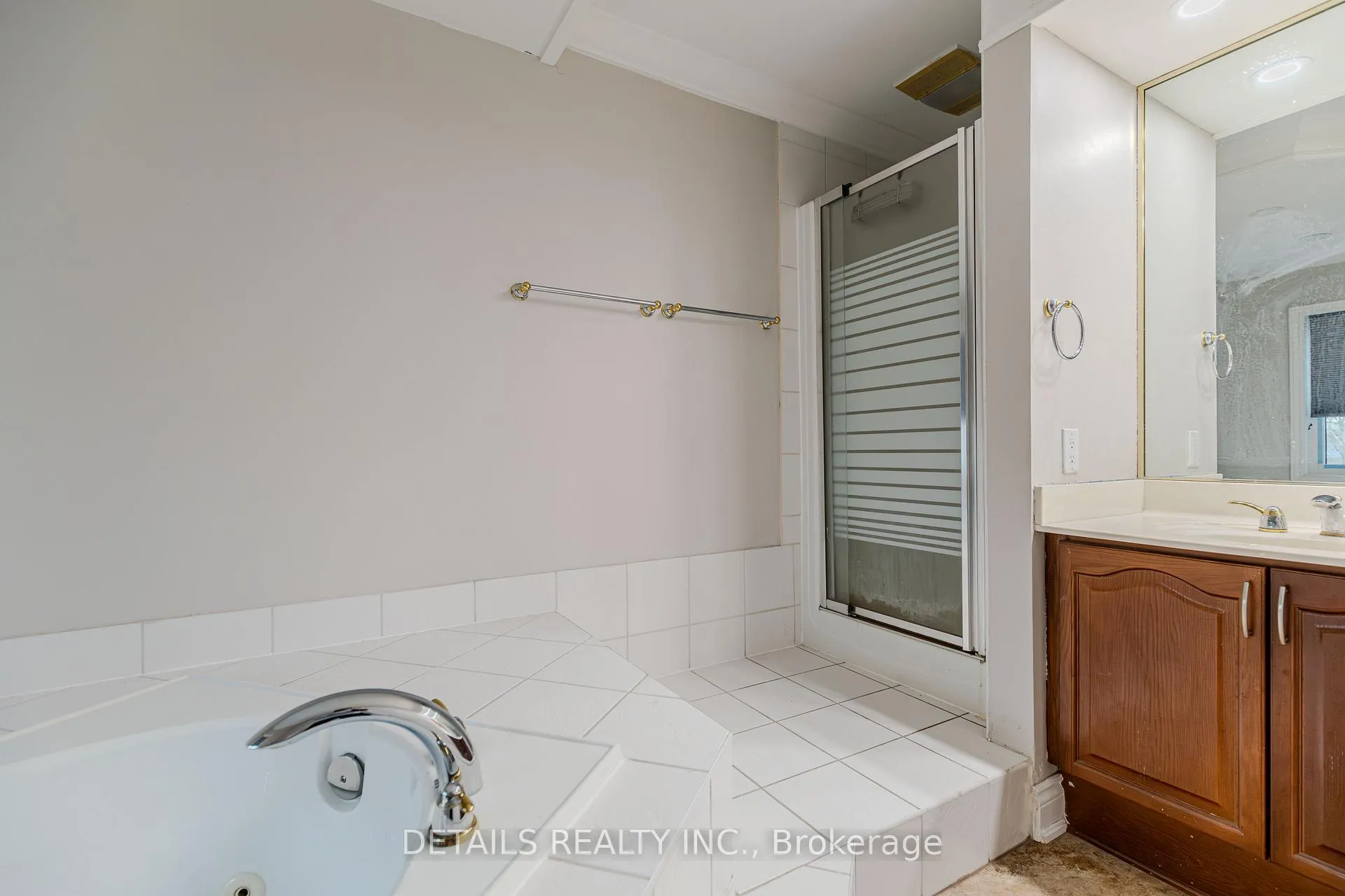 Photo 20 of 42 Rosenfeld Crescent, Ottawa, Kanata - Kanata Lakes/Heritage Hills — HOMEH