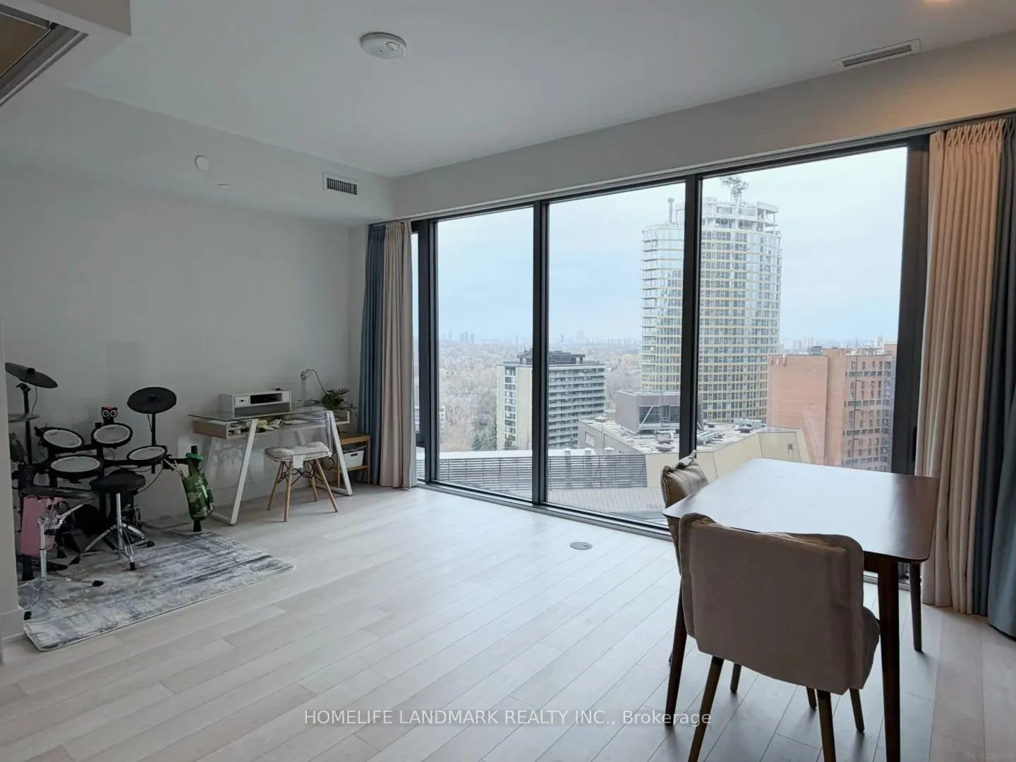 Photo 3 of Unit 1607, 8 Cumberland Street, Toronto, The Annex — HOMEH