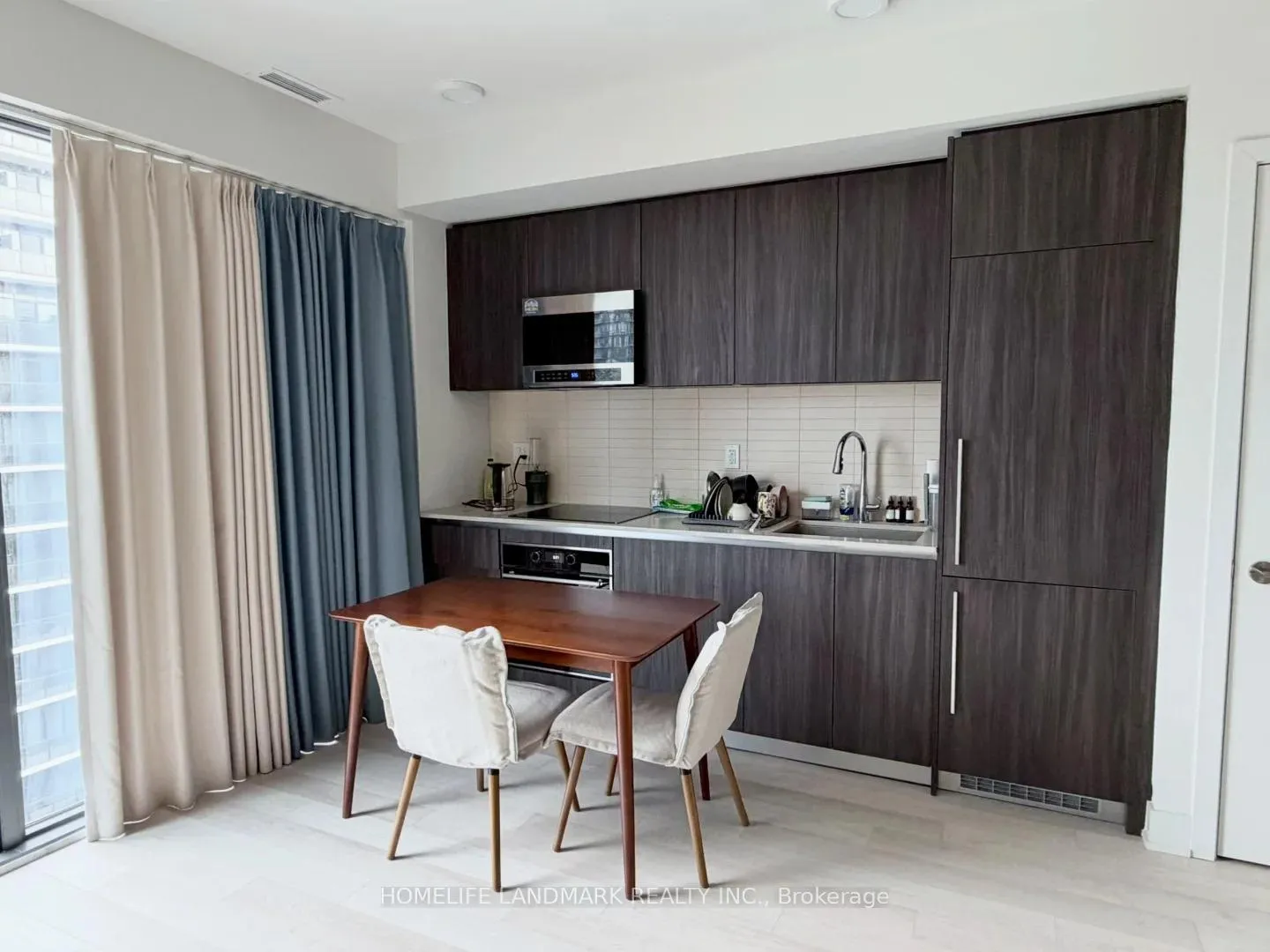 Photo 4 of Unit 1607, 8 Cumberland Street, Toronto, The Annex — HOMEH