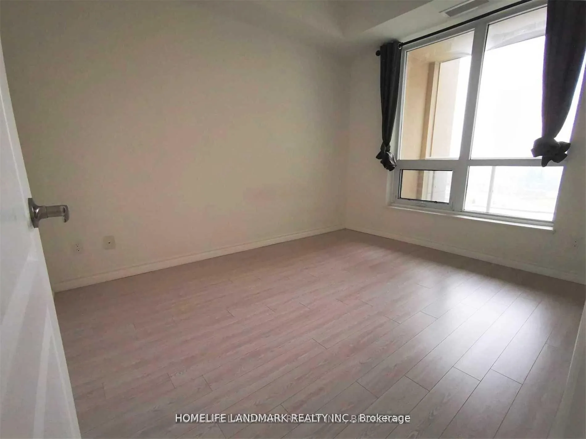 Photo 8 of Unit 827, 8323 Kennedy Road, Markham, Village Green-South Unionville — HOMEH
