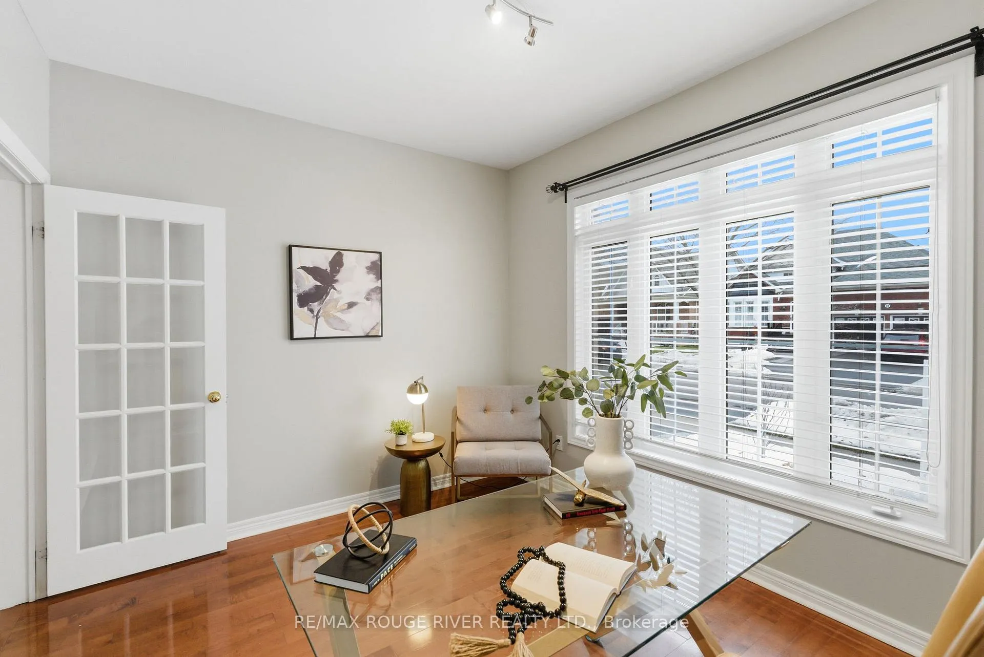 Photo 4 of 49 Helston Crescent, Whitby, Brooklin — HOMEH