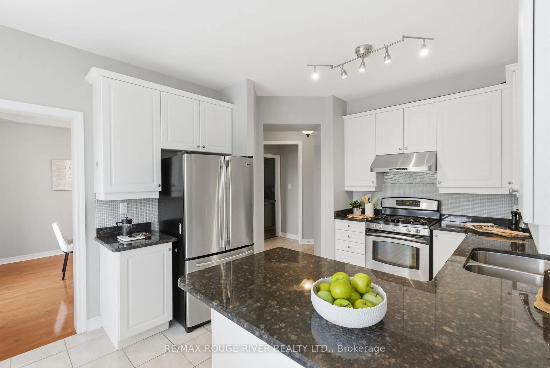 Photo 11 of 49 Helston Crescent, Whitby, Brooklin — HOMEH