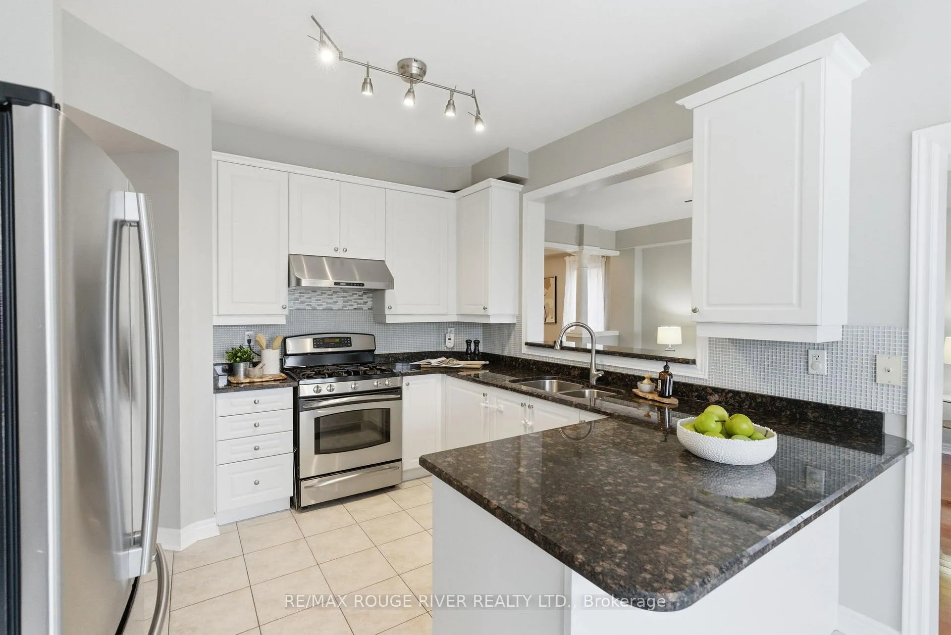 Photo 12 of 49 Helston Crescent, Whitby, Brooklin — HOMEH