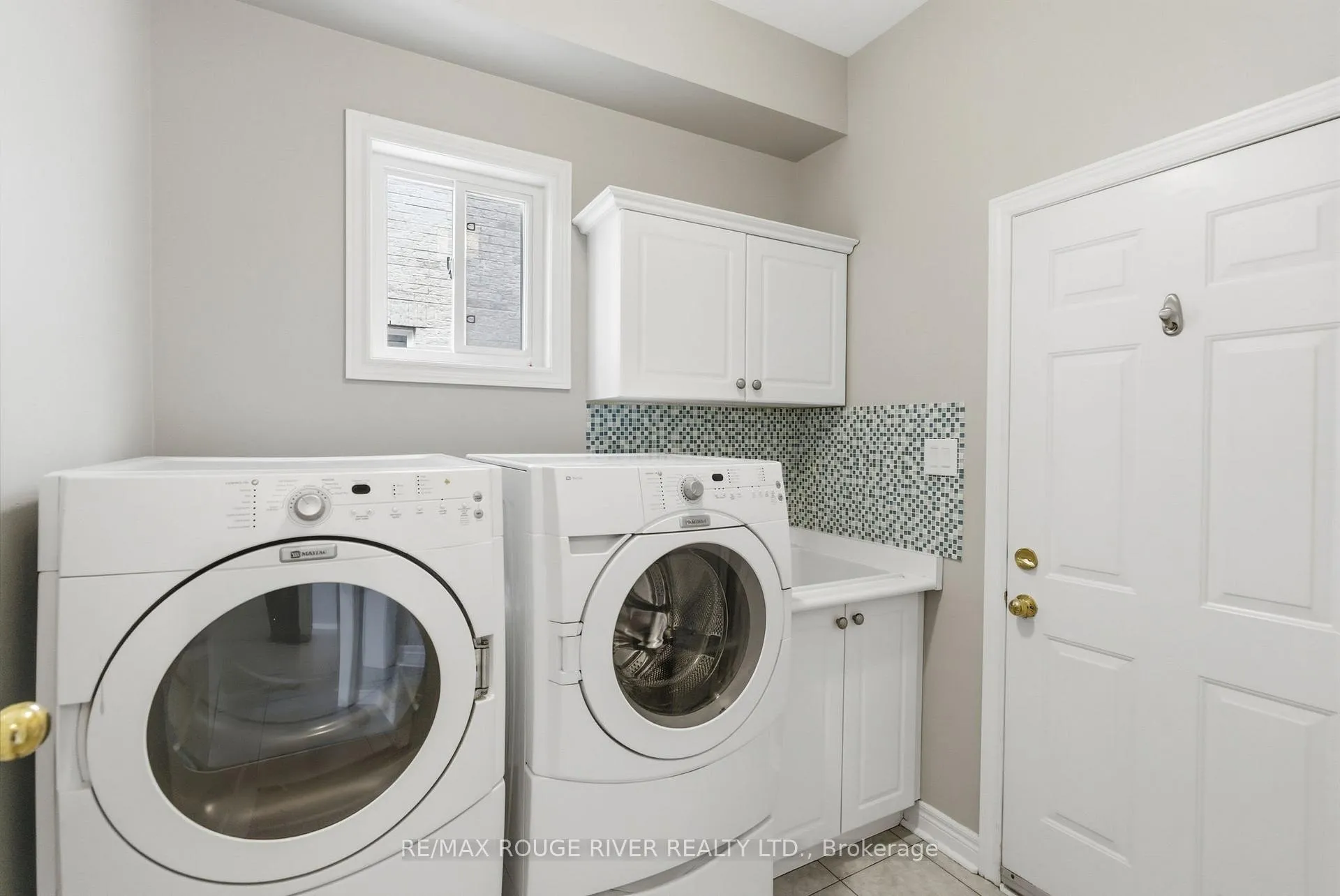 Photo 16 of 49 Helston Crescent, Whitby, Brooklin — HOMEH