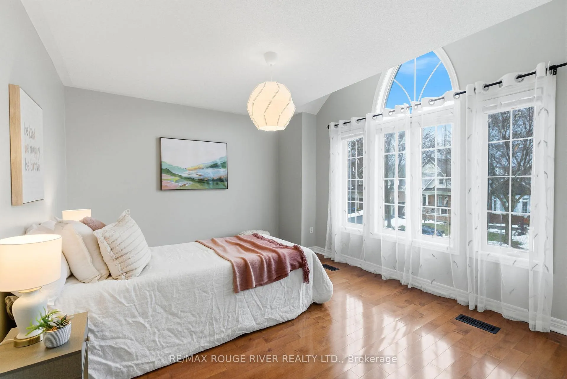 Photo 25 of 49 Helston Crescent, Whitby, Brooklin — HOMEH