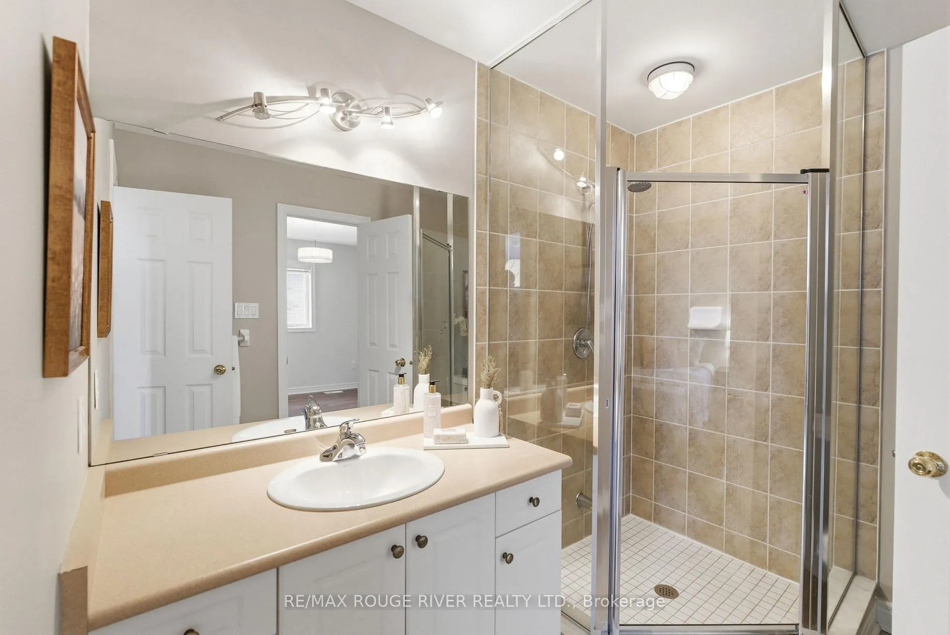 Photo 27 of 49 Helston Crescent, Whitby, Brooklin — HOMEH