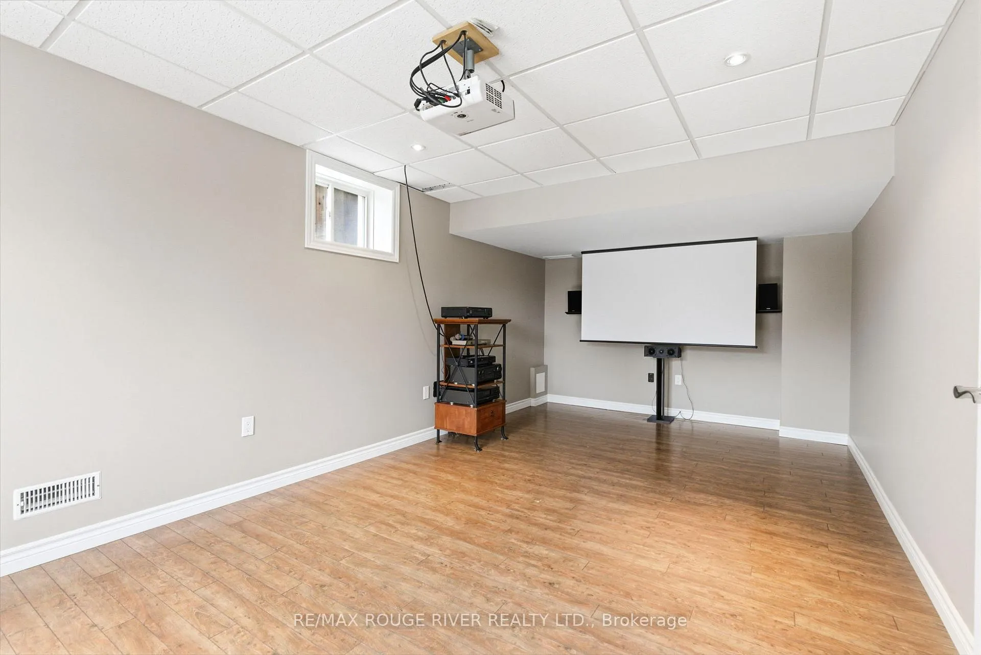 Photo 39 of 49 Helston Crescent, Whitby, Brooklin — HOMEH