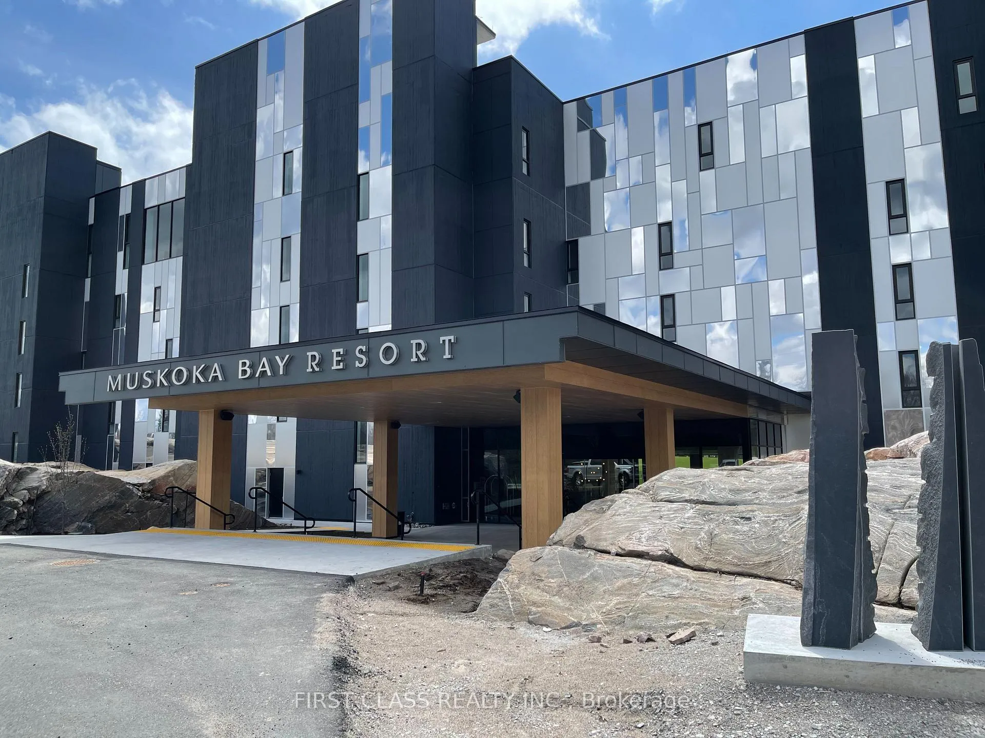 Photo 1 of Unit 306, 120 Carrick Trail, Gravenhurst, Muskoka (S) — HOMEH