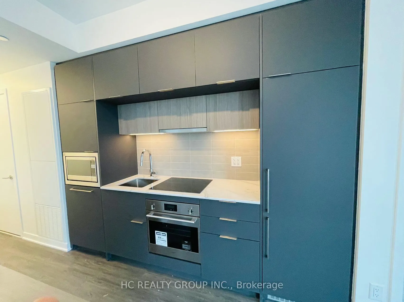 Photo 5 of Unit 708, 185 Alberta Avenue, Toronto, Oakwood Village — HOMEH