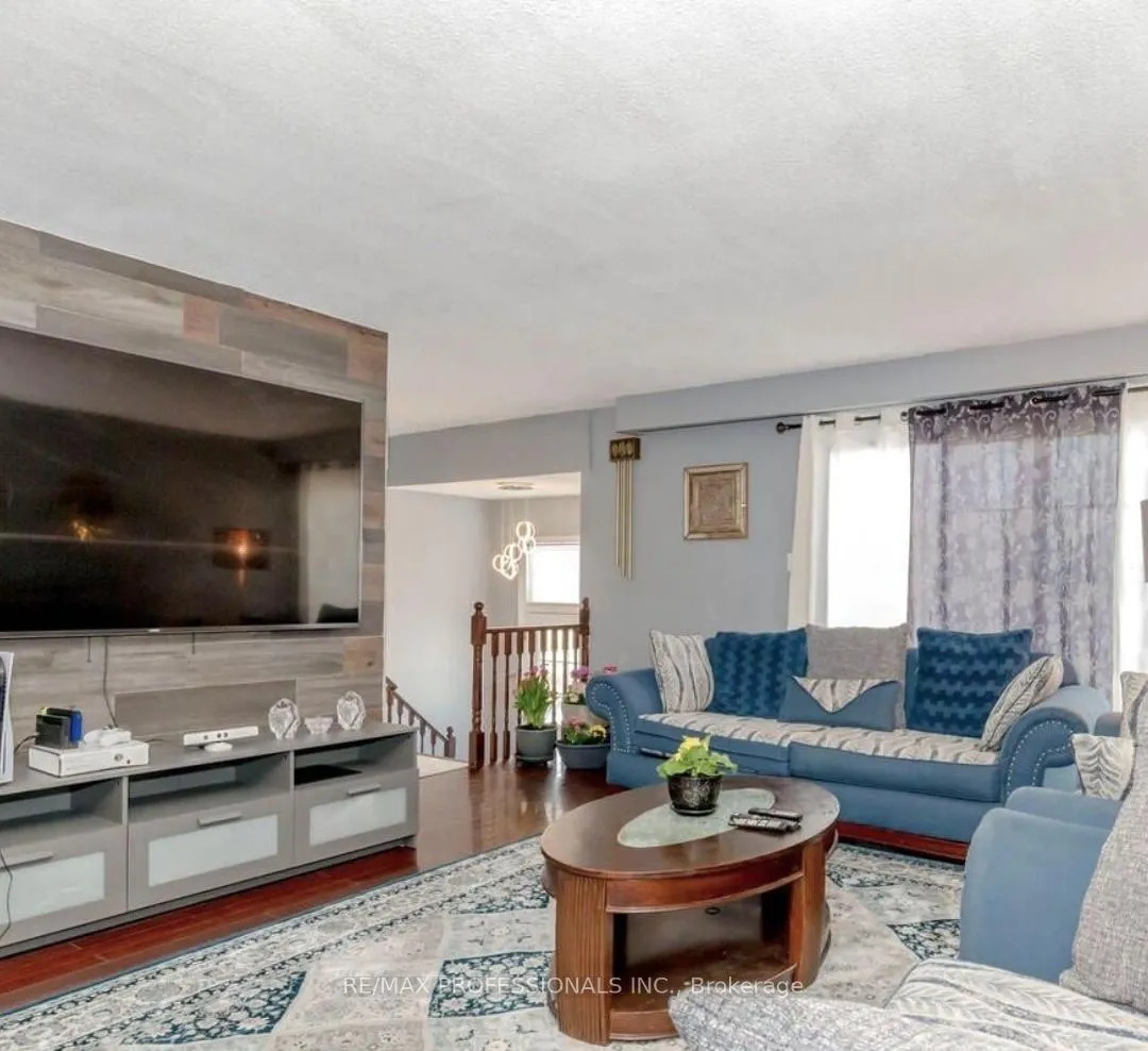 Photo 3 of Unit Upper, 18 Hockley Path, Brampton, Madoc — HOMEH