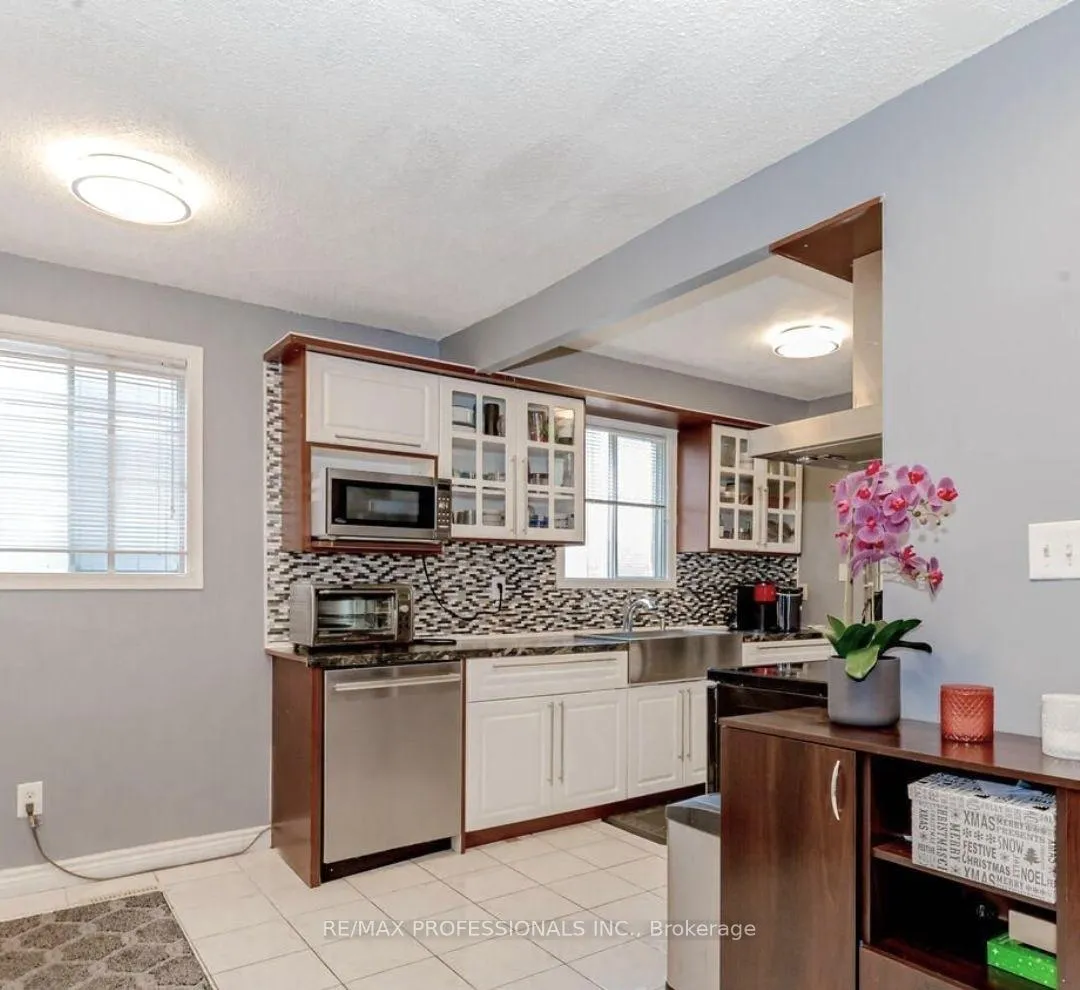 Photo 4 of Unit Upper, 18 Hockley Path, Brampton, Madoc — HOMEH