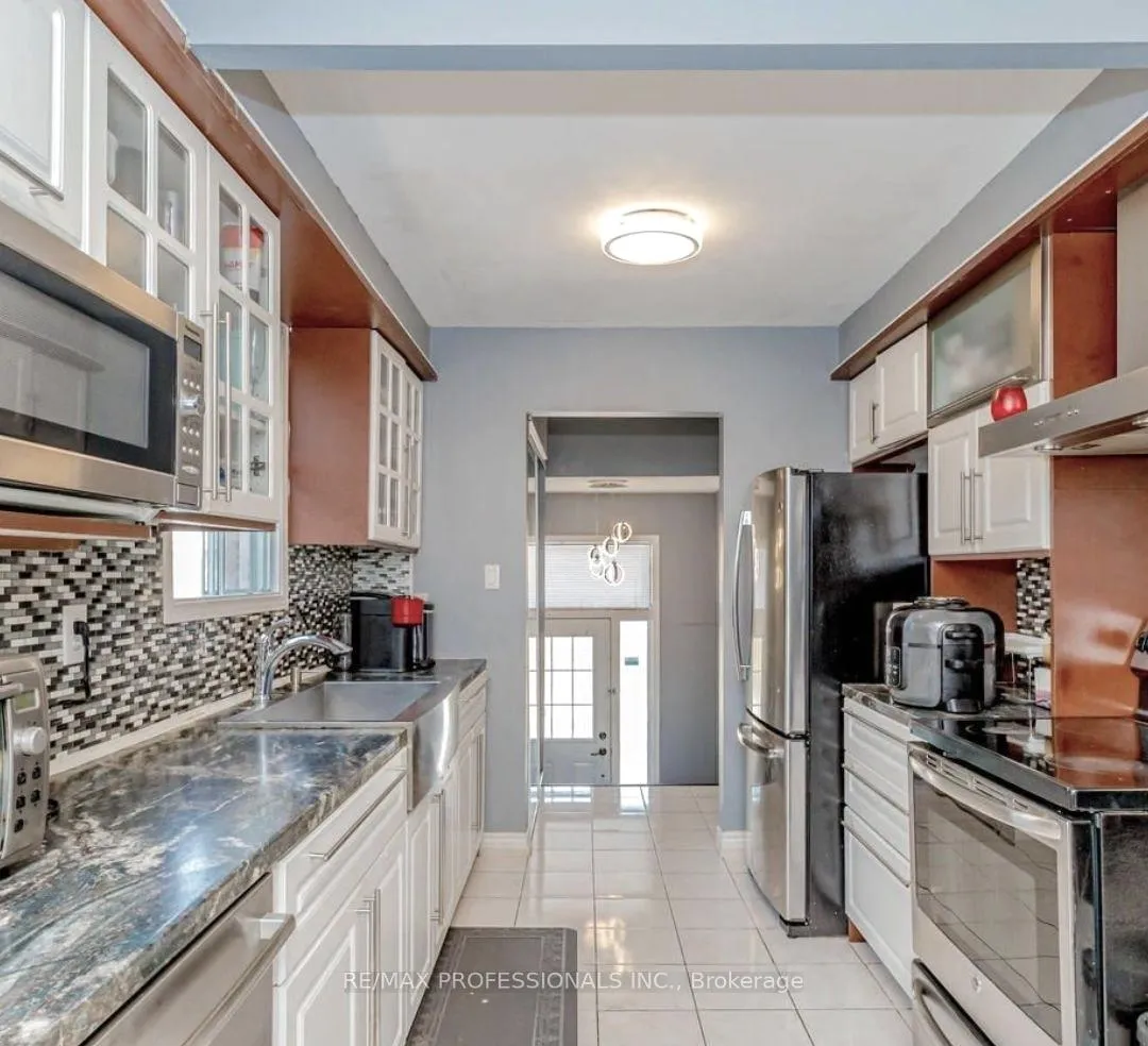 Photo 5 of Unit Upper, 18 Hockley Path, Brampton, Madoc — HOMEH