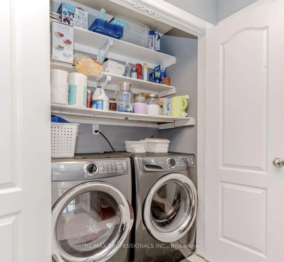 Photo 8 of Unit Upper, 18 Hockley Path, Brampton, Madoc — HOMEH