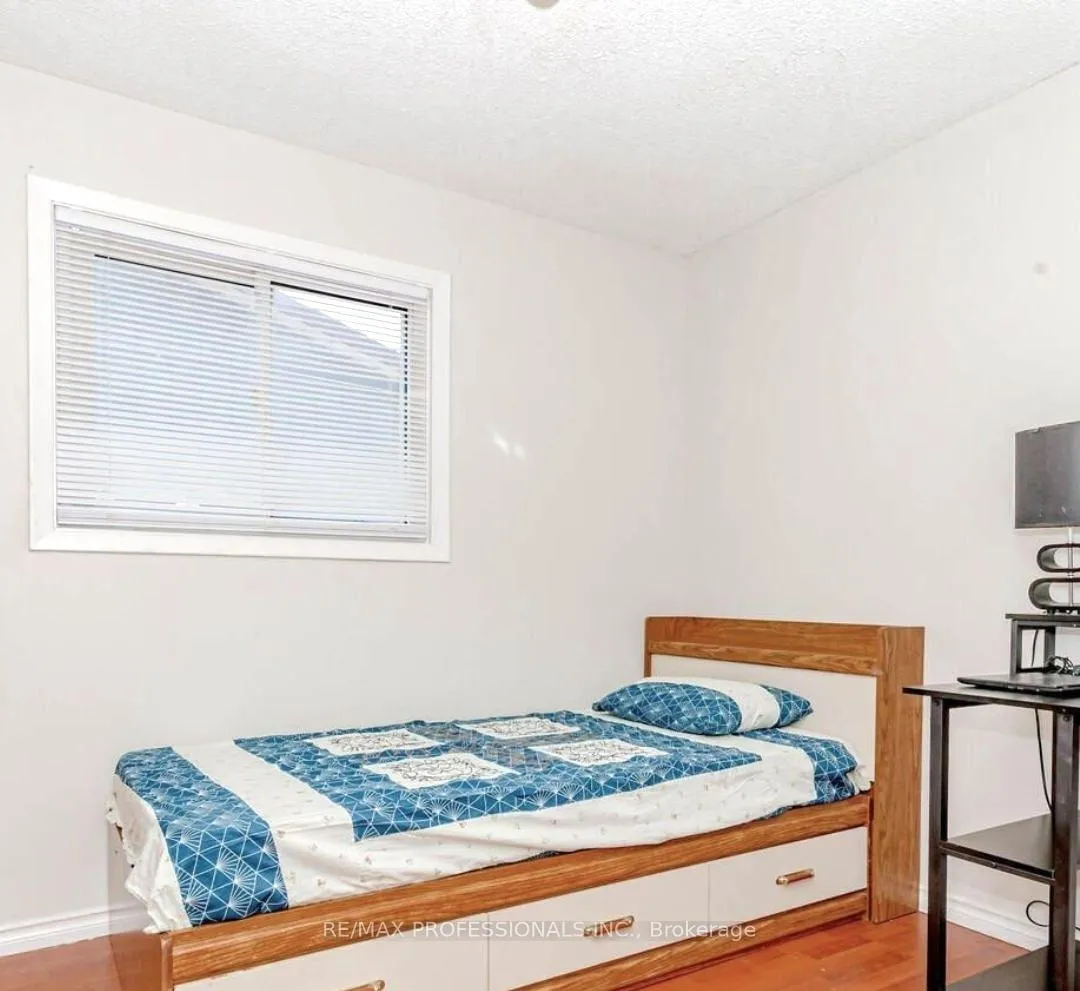 Photo 9 of Unit Upper, 18 Hockley Path, Brampton, Madoc — HOMEH