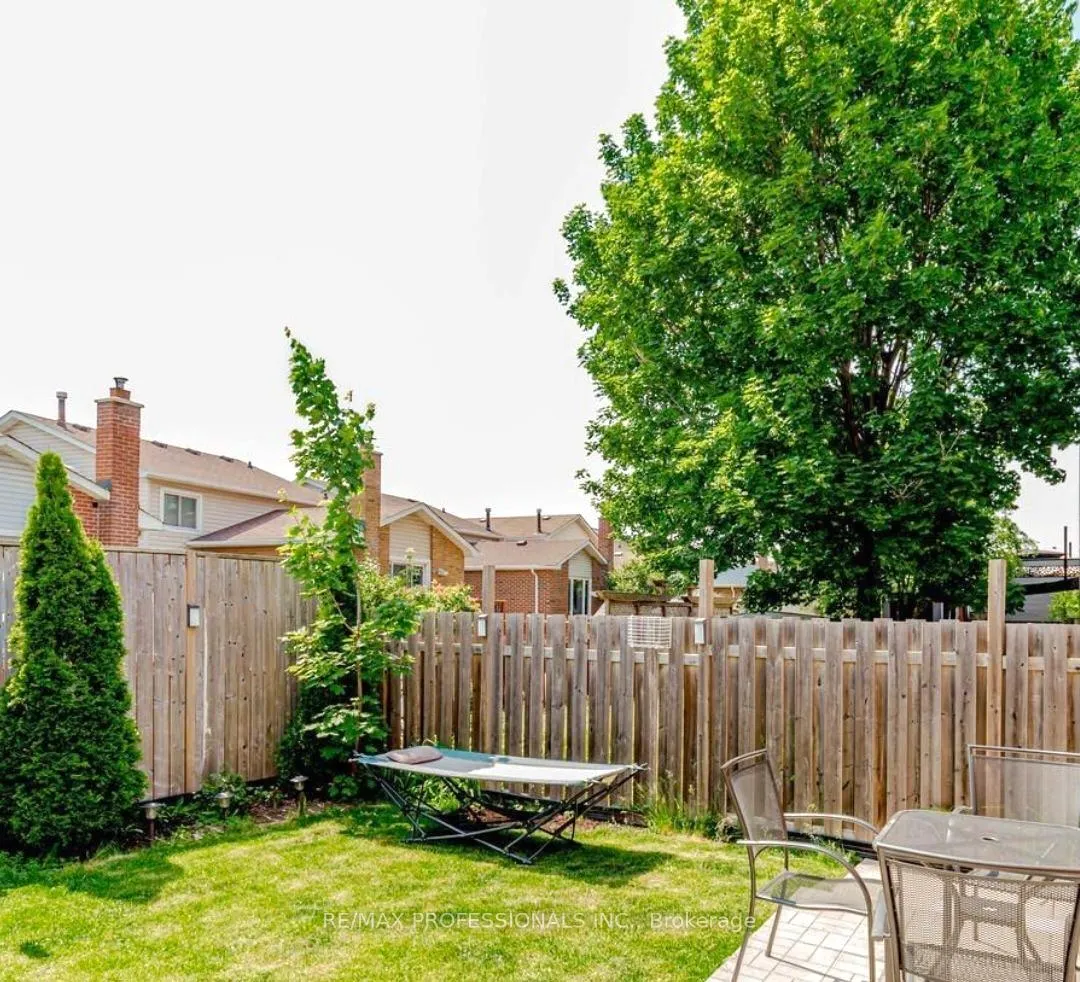 Photo 13 of Unit Upper, 18 Hockley Path, Brampton, Madoc — HOMEH