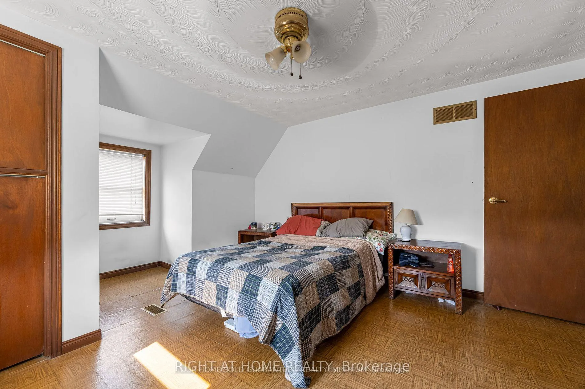 Photo 10 of 333 Limeridge Road E, Hamilton, Bruleville — HOMEH