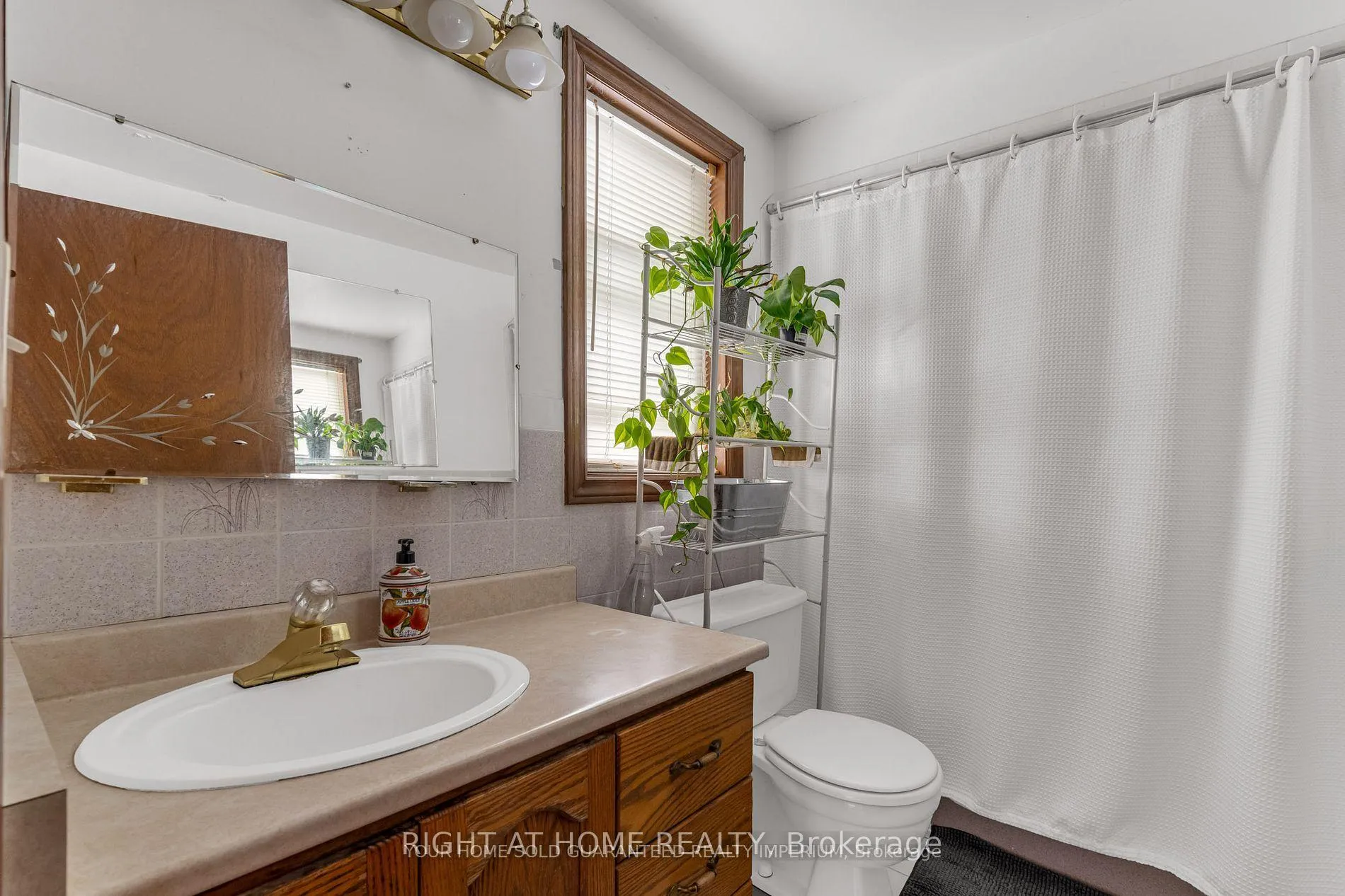 Photo 14 of 333 Limeridge Road E, Hamilton, Bruleville — HOMEH