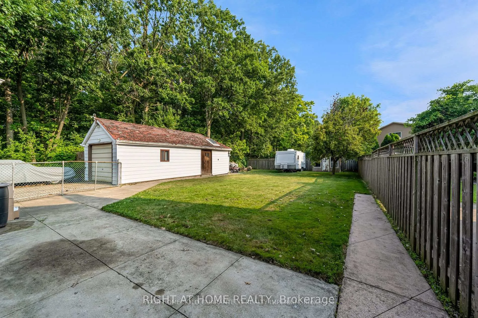 Photo 16 of 333 Limeridge Road E, Hamilton, Bruleville — HOMEH