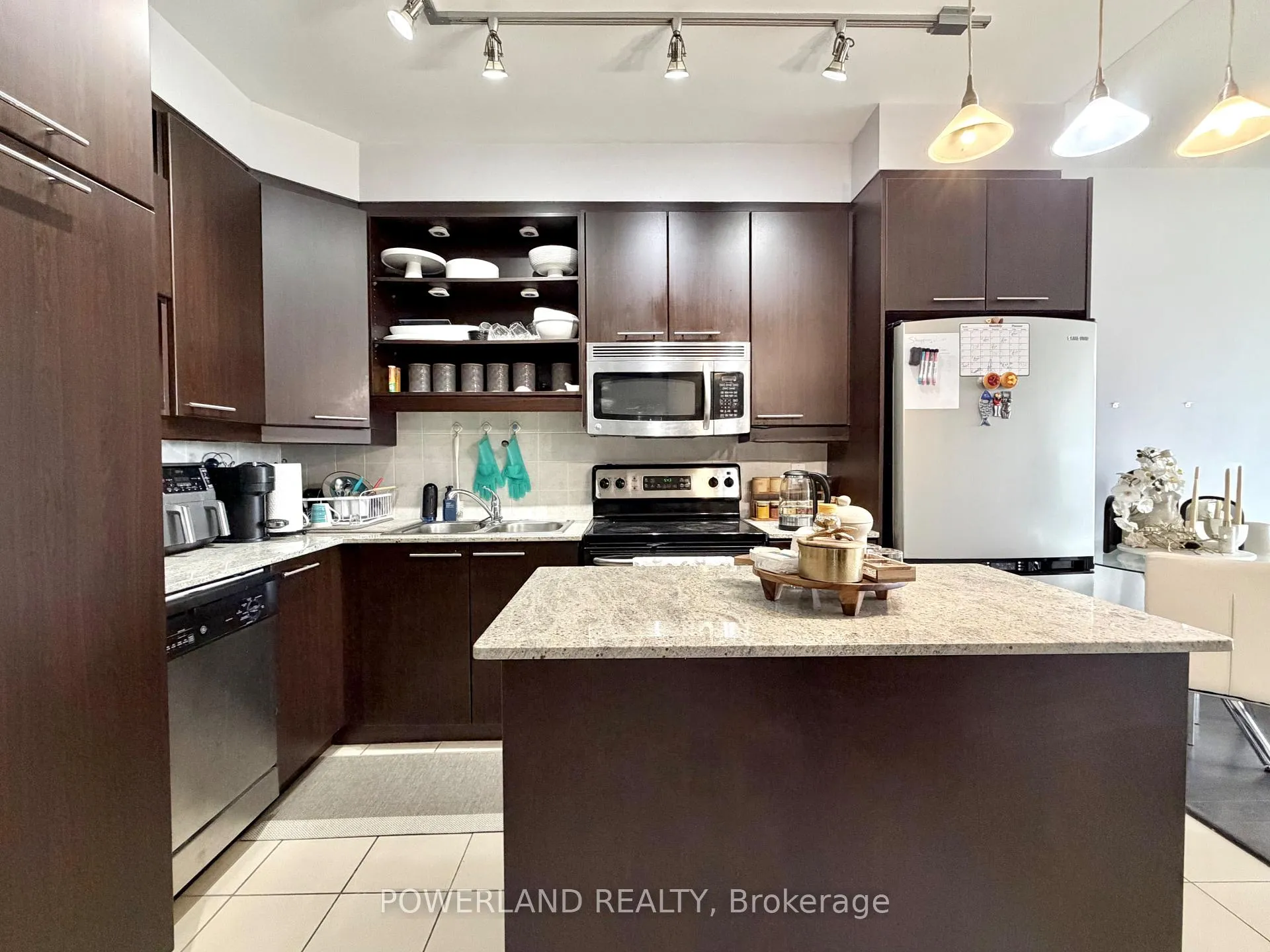 Photo 3 of Unit LPH10, 37 Galleria Parkway, Markham, Commerce Valley — HOMEH
