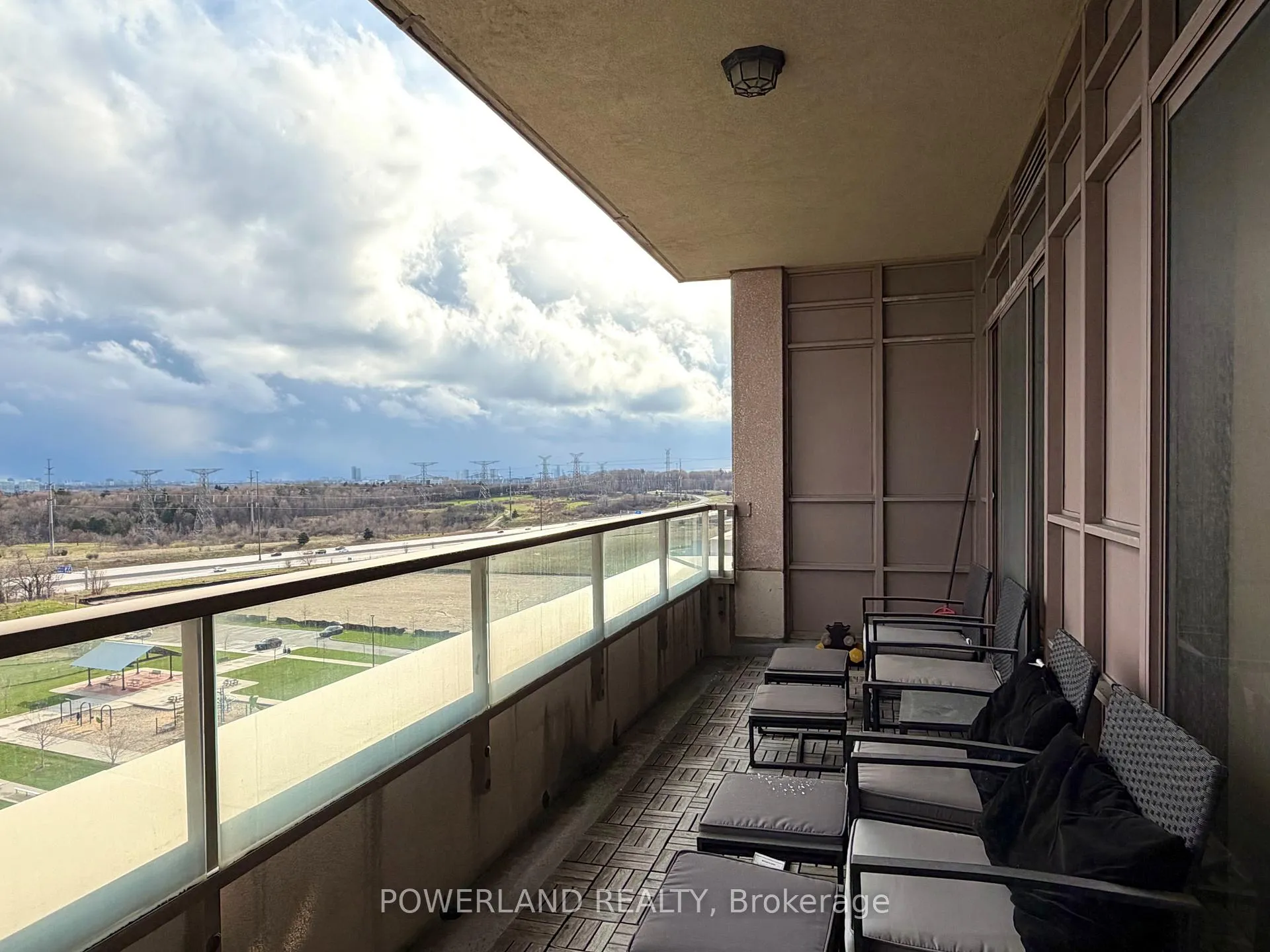 Photo 9 of Unit LPH10, 37 Galleria Parkway, Markham, Commerce Valley — HOMEH