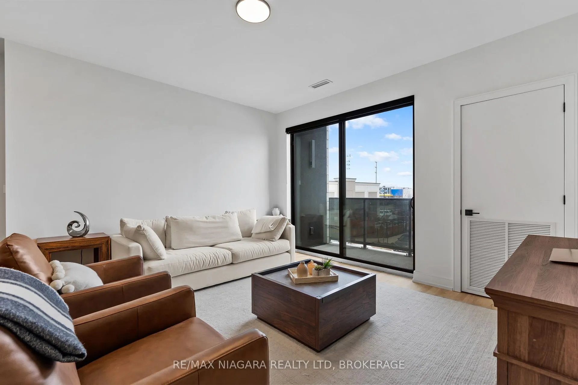 Photo 9 of Unit 202, 300B Fourth Avenue, St. Catharines, Ridley — HOMEH