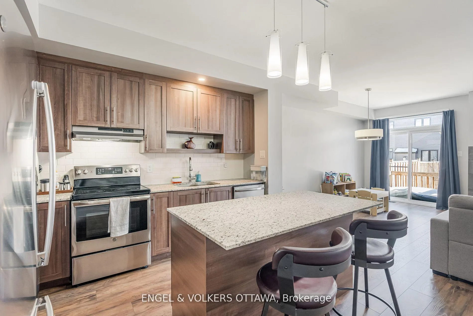 Photo 5 of 284 Munro Street, Carleton Place — HOMEH