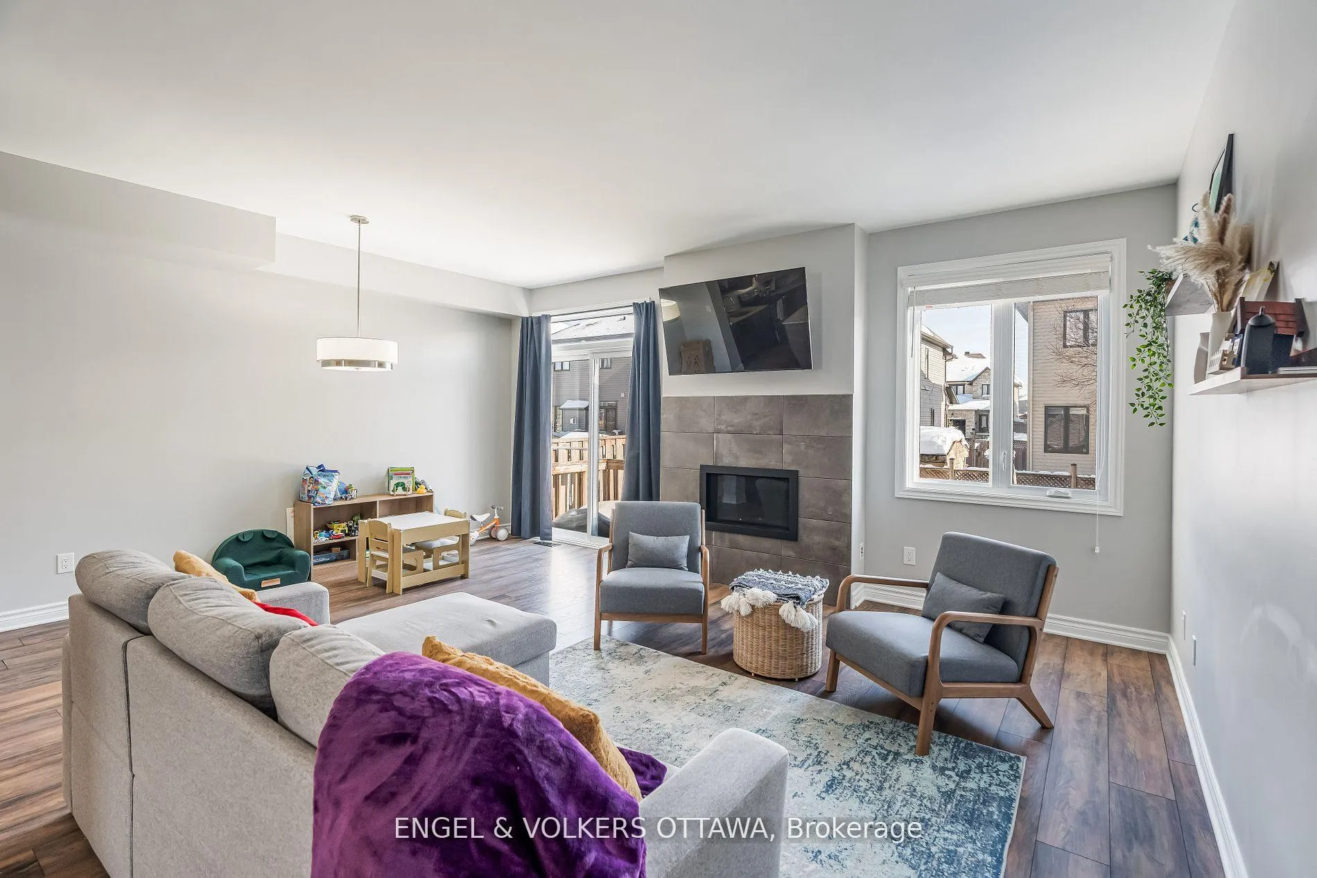 Photo 11 of 284 Munro Street, Carleton Place — HOMEH
