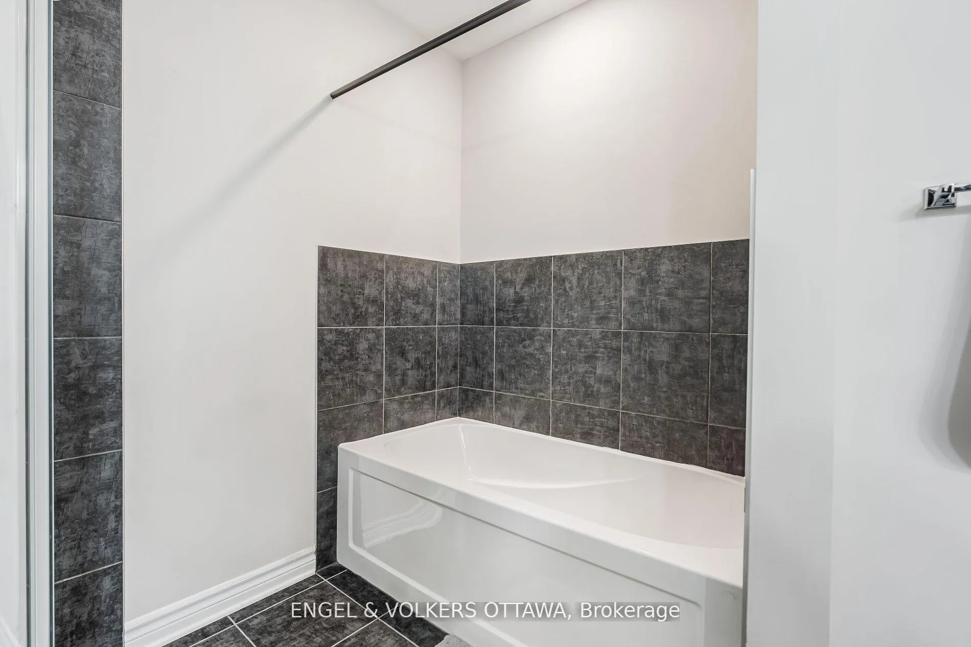 Photo 24 of 284 Munro Street, Carleton Place — HOMEH