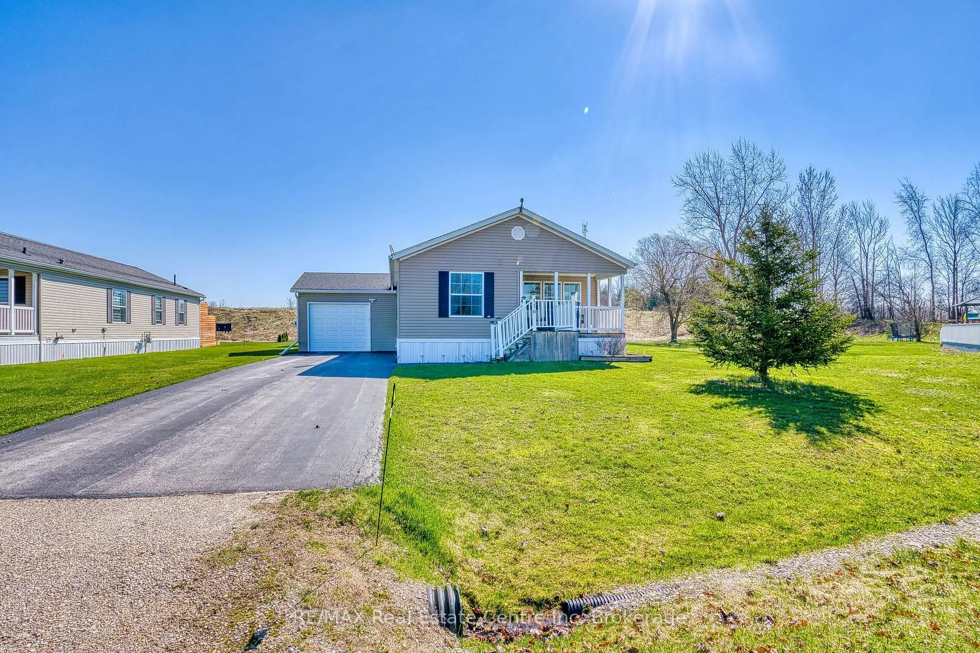 Photo 2 of 116 Parkview Circle, Wellington North, Rural Wellington North — HOMEH
