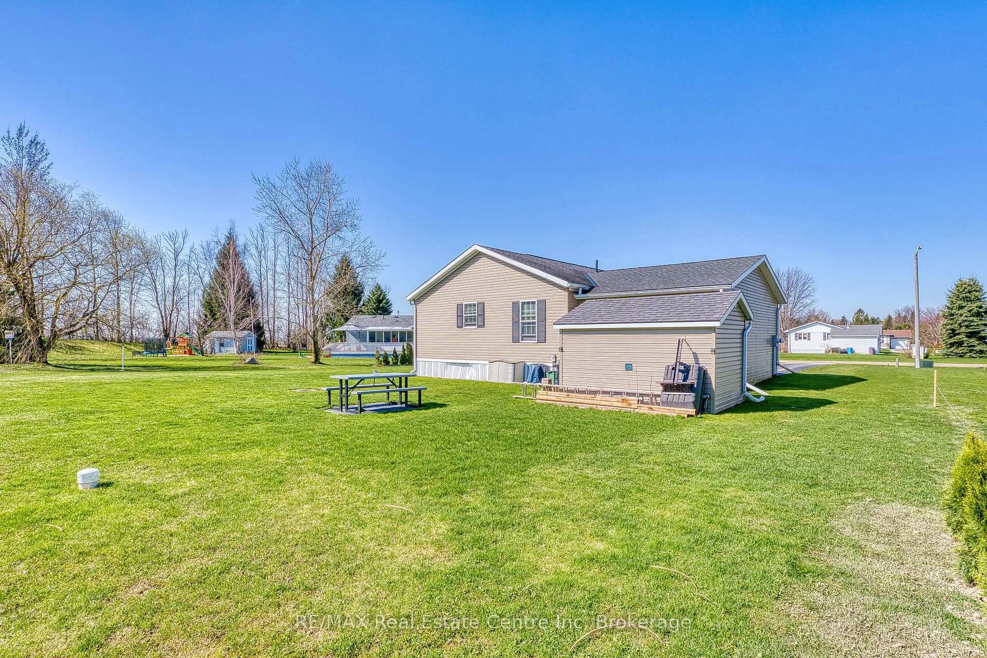 Photo 25 of 116 Parkview Circle, Wellington North, Rural Wellington North — HOMEH