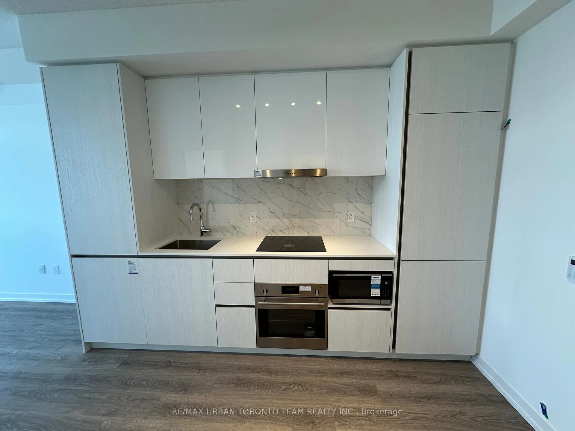 Photo 4 of Unit 5703, 8 Interchange Way, Vaughan, Vaughan Corporate Centre — HOMEH