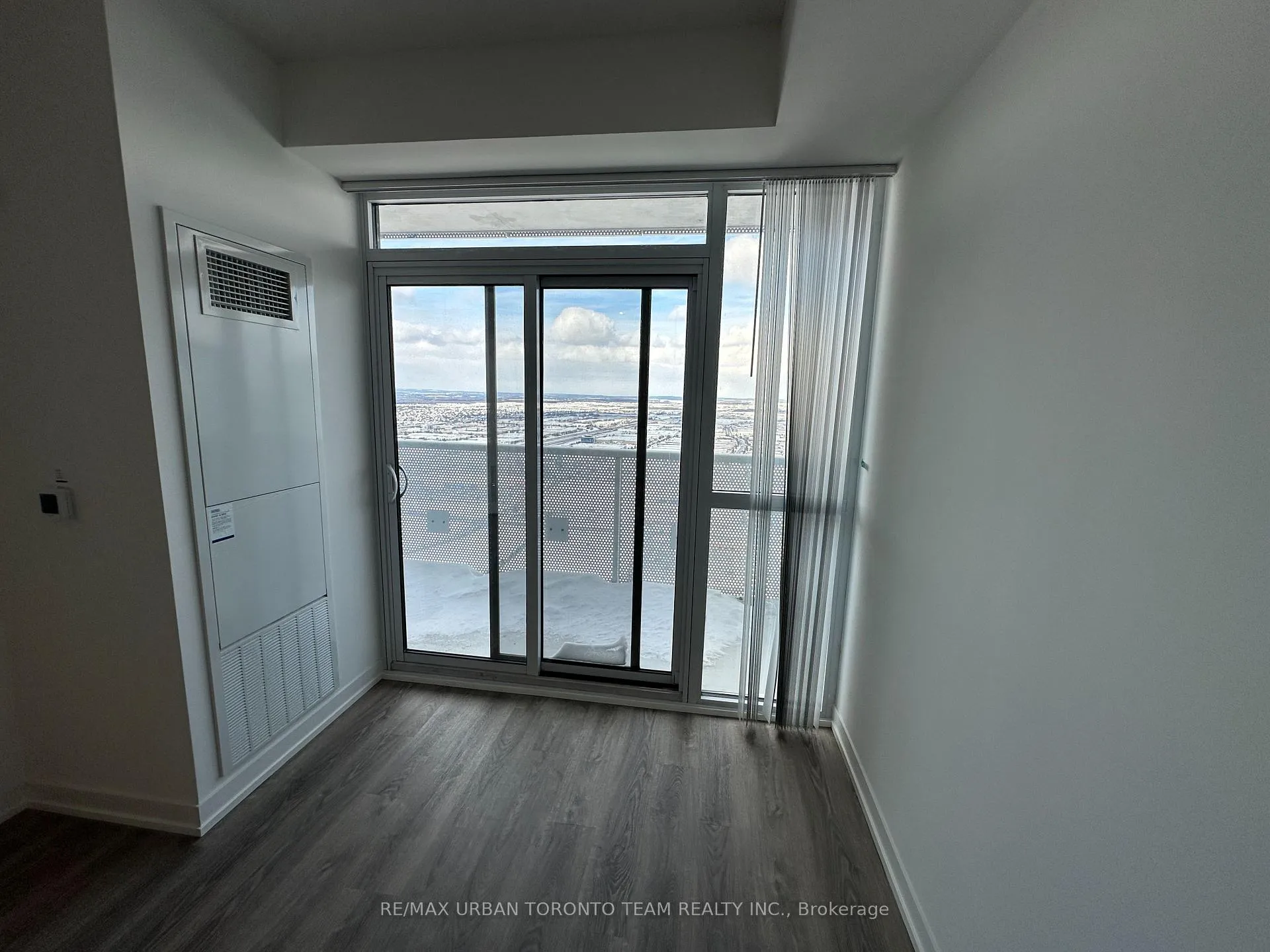 Photo 7 of Unit 5703, 8 Interchange Way, Vaughan, Vaughan Corporate Centre — HOMEH
