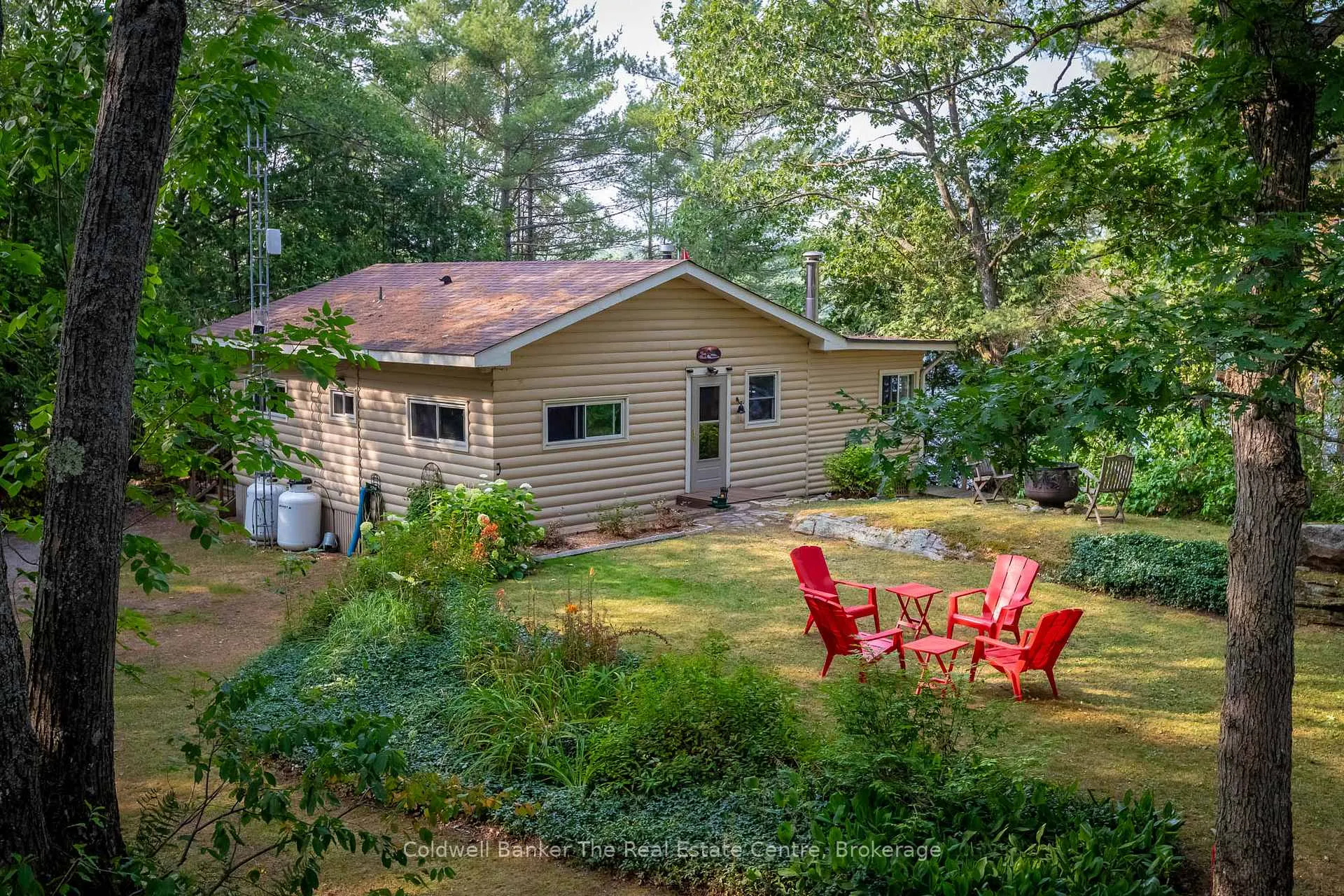 Photo 3 of 11 Drury Lane, Gravenhurst, Muskoka (S) — HOMEH