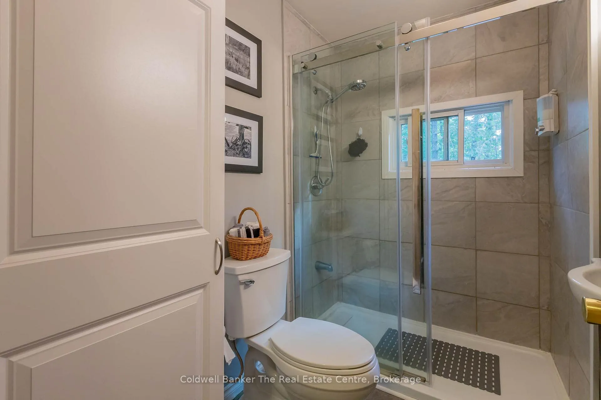 Photo 21 of 11 Drury Lane, Gravenhurst, Muskoka (S) — HOMEH